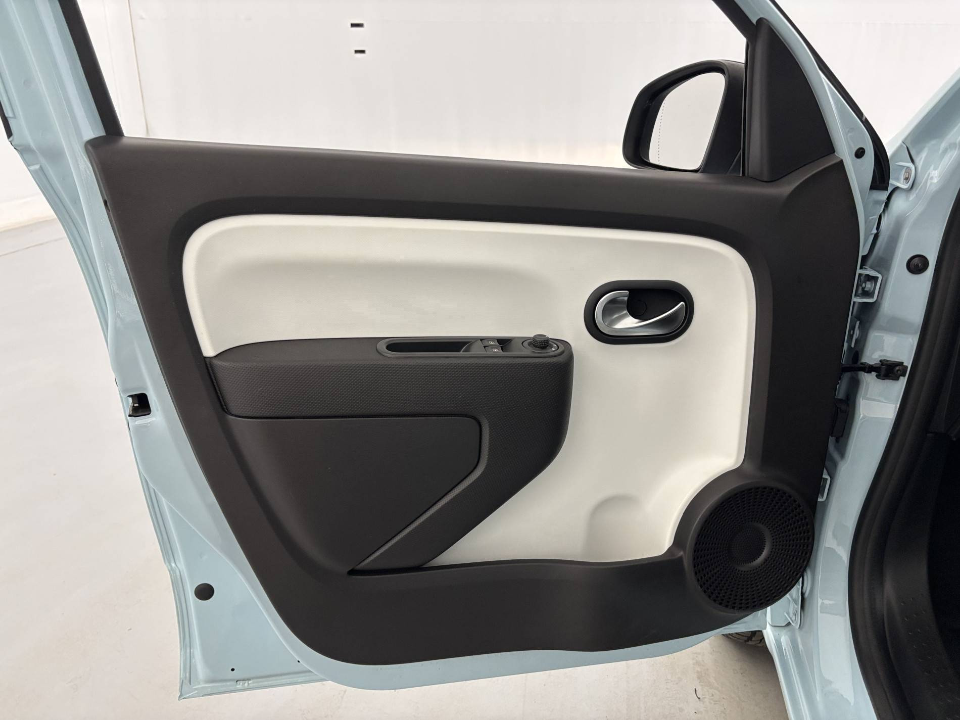Vente en ligne Renault Twingo Electrique Twingo III E-Tech au prix de 12 990 €
