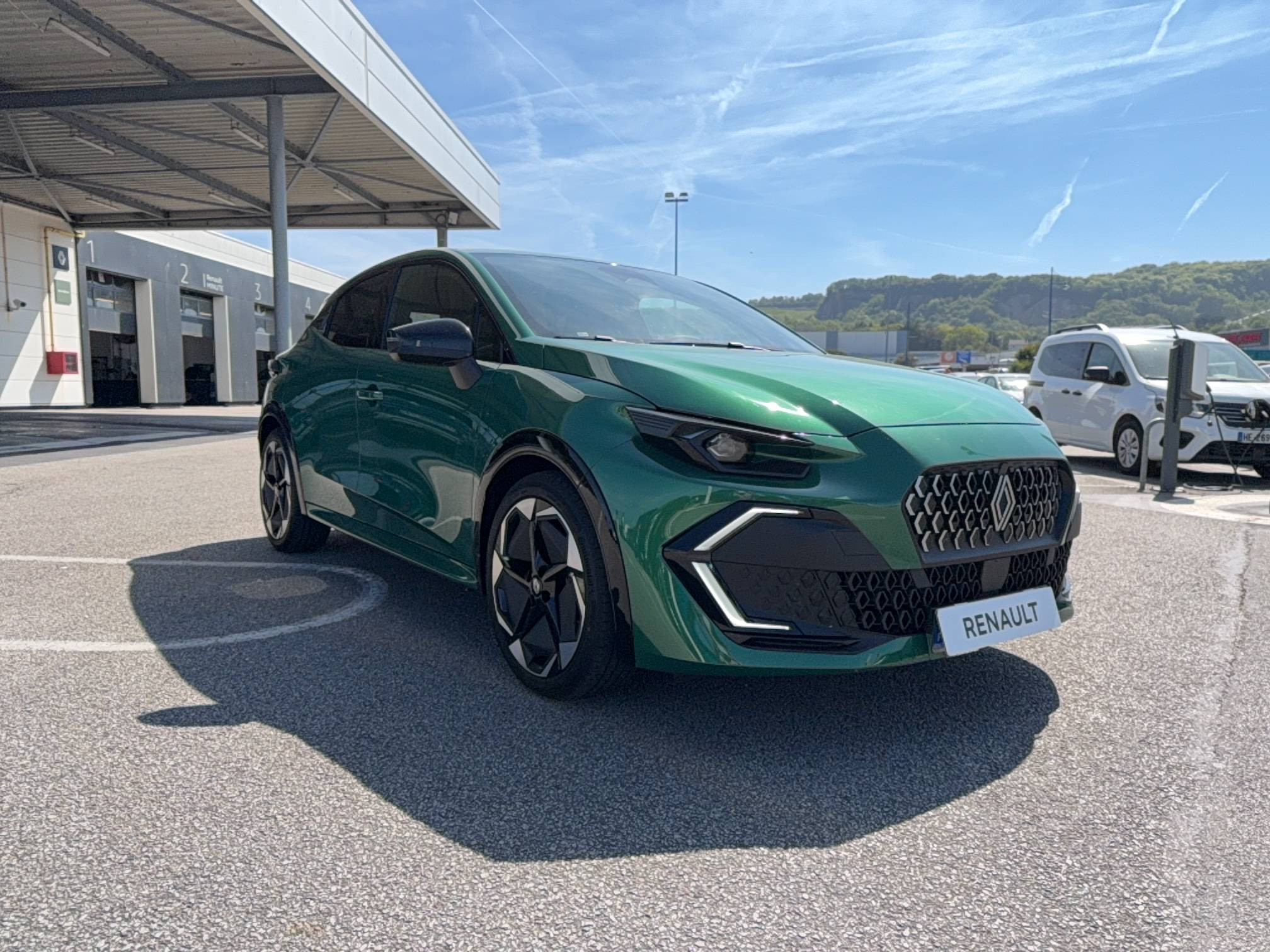 Vente en ligne Renault Clio 6 Clio E-Tech full hybrid 160 ch au prix de 25 500 €