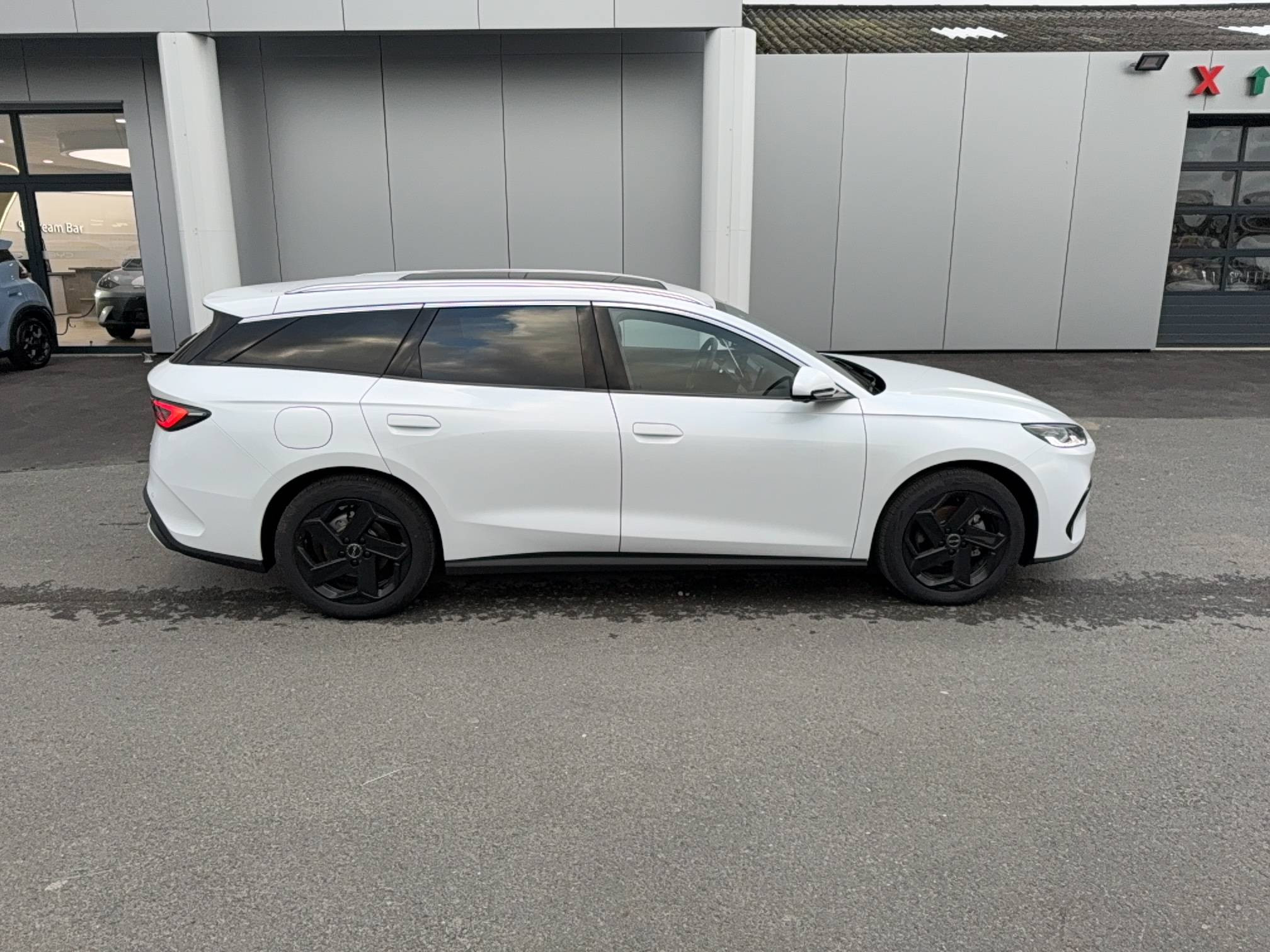 Vente en ligne Byd Seal 6 DM-i Touring  1.5l DM-i 156 kW PHEV au prix de 36 390 €