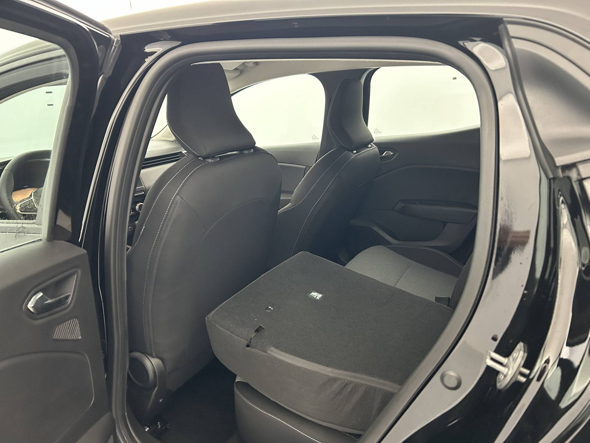 Vente en ligne Renault Clio 5 Clio E-Tech full hybrid 145 ch GSR2 au prix de 19 690 €