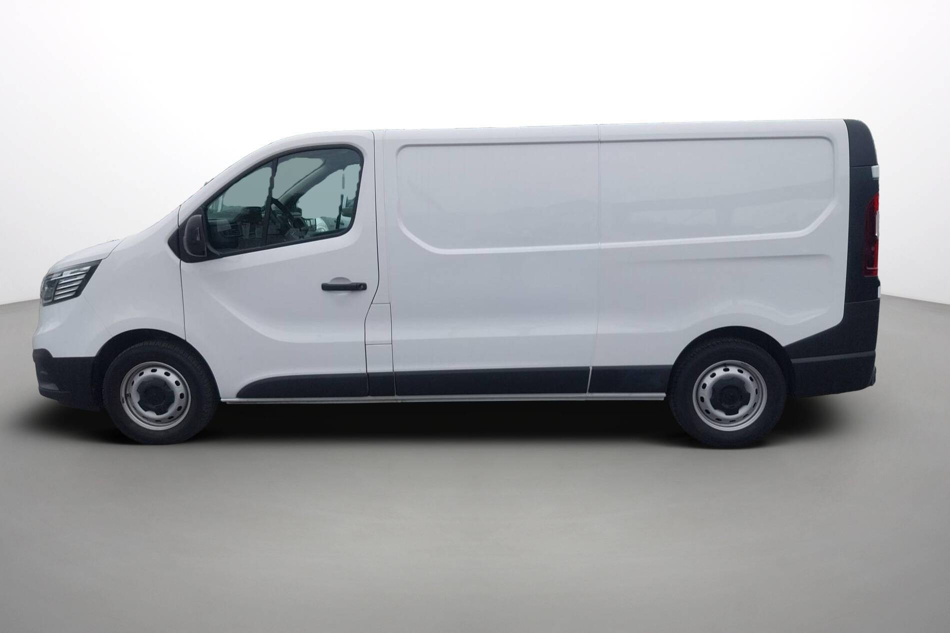 Vente en ligne Renault Trafic 3 Fourgon TRAFIC FGN L2H1 3000 KG BLUE DCI 130 au prix de 23 990 €