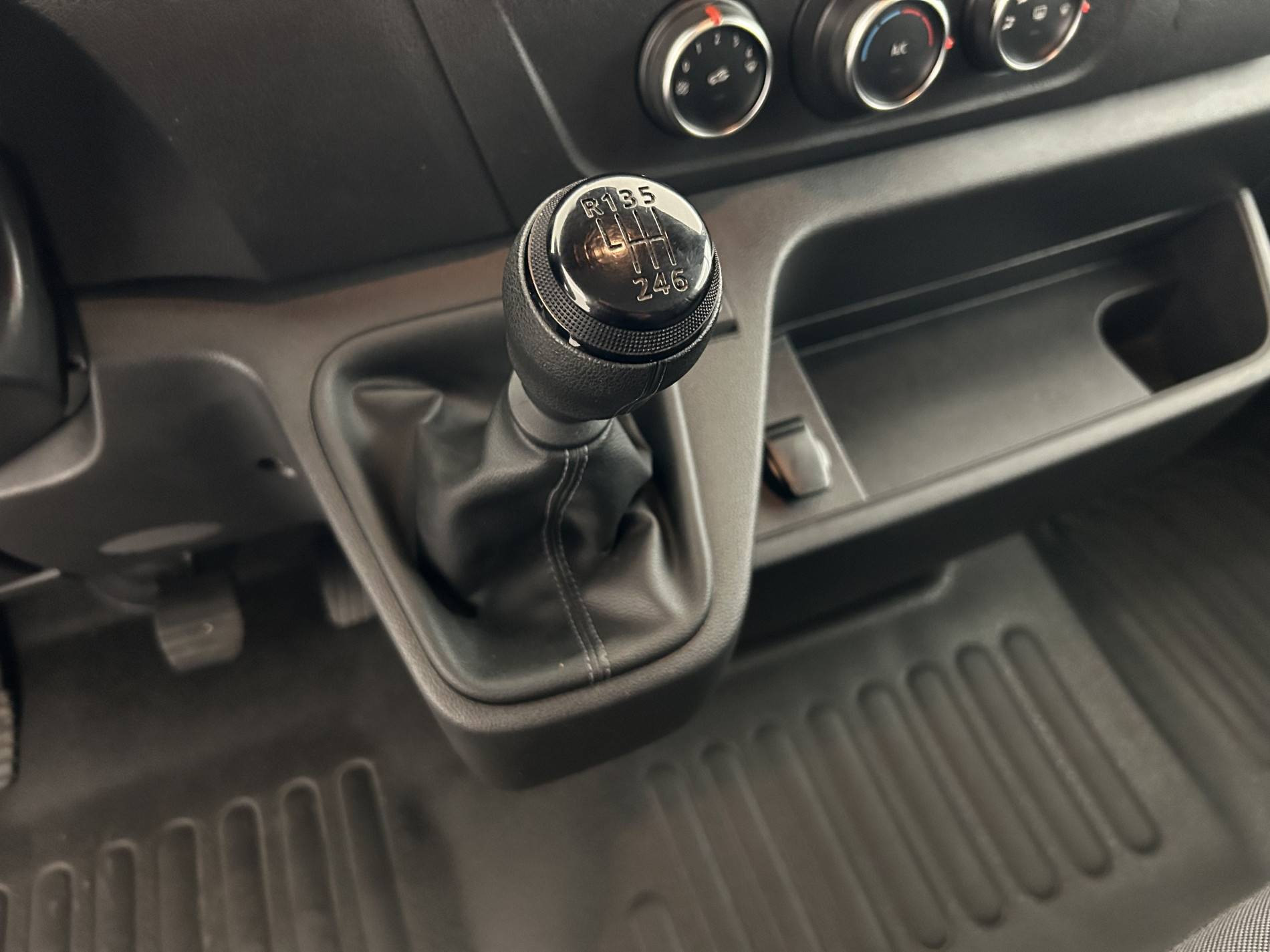 Vente en ligne Renault Master Fourgon MASTER FGN TRAC F3500 L2H2 BLUE DCI 135 au prix de 24 990 €