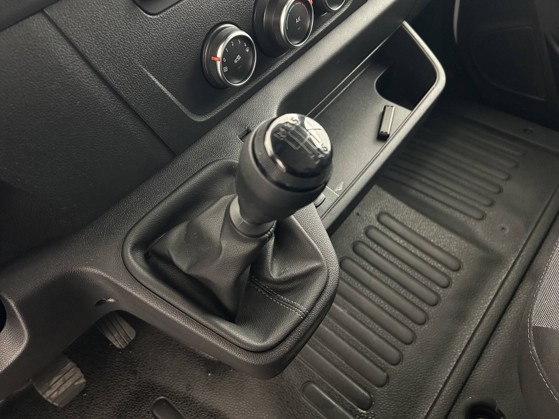 Vente en ligne Renault Master Fourgon MASTER FGN TRAC F3500 L2H2 BLUE DCI 135 au prix de 27 990 €