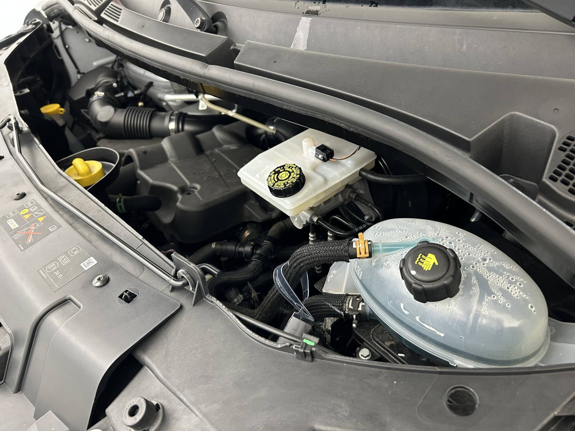 Vente en ligne Renault Master Fourgon MASTER CA TRAC F3300 L2H2 BLUE DCI 135 au prix de 23 790 €