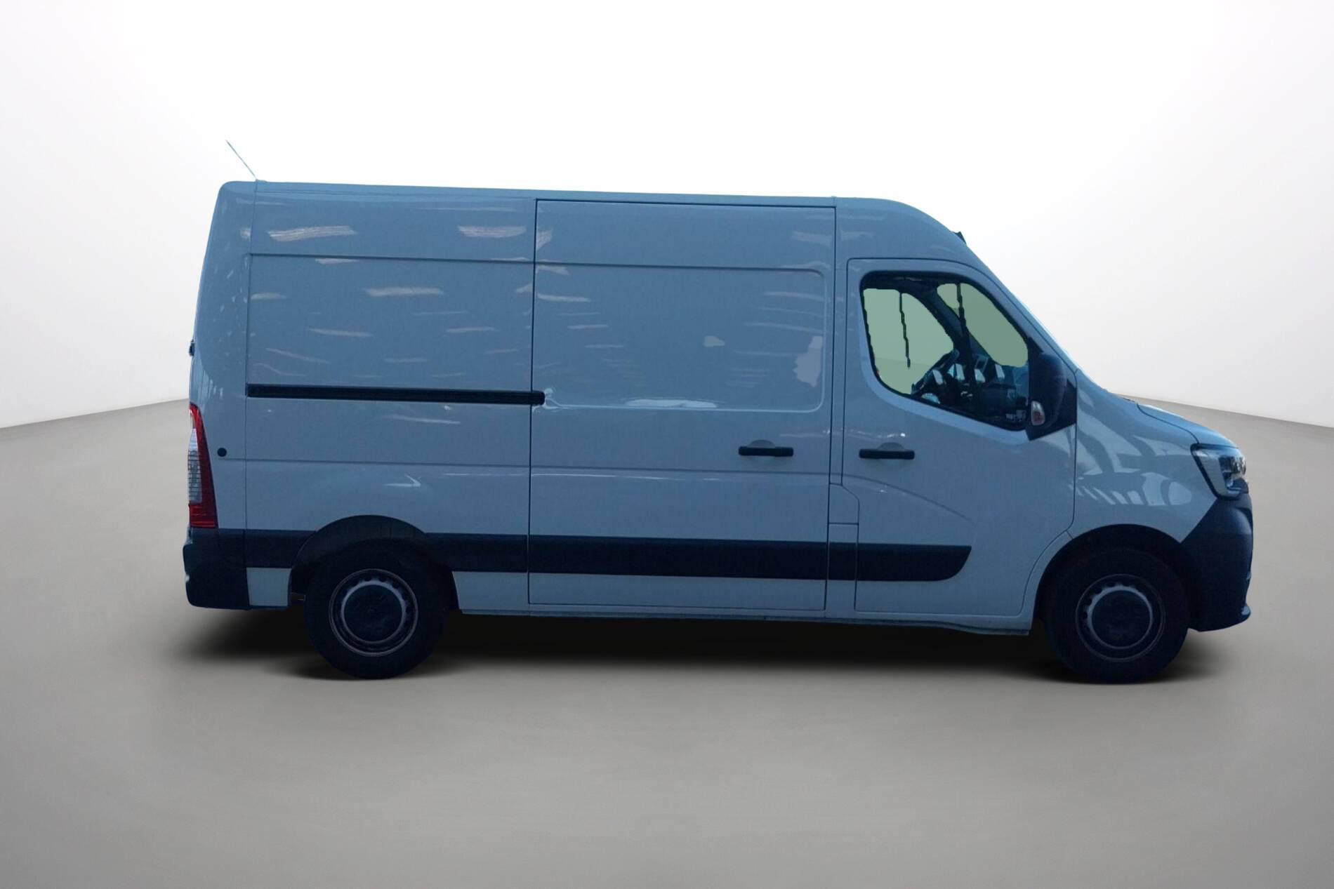 Vente en ligne Renault Master Fourgon MASTER FGN TRAC F3500 L2H2 BLUE DCI 135 au prix de 23 890 €