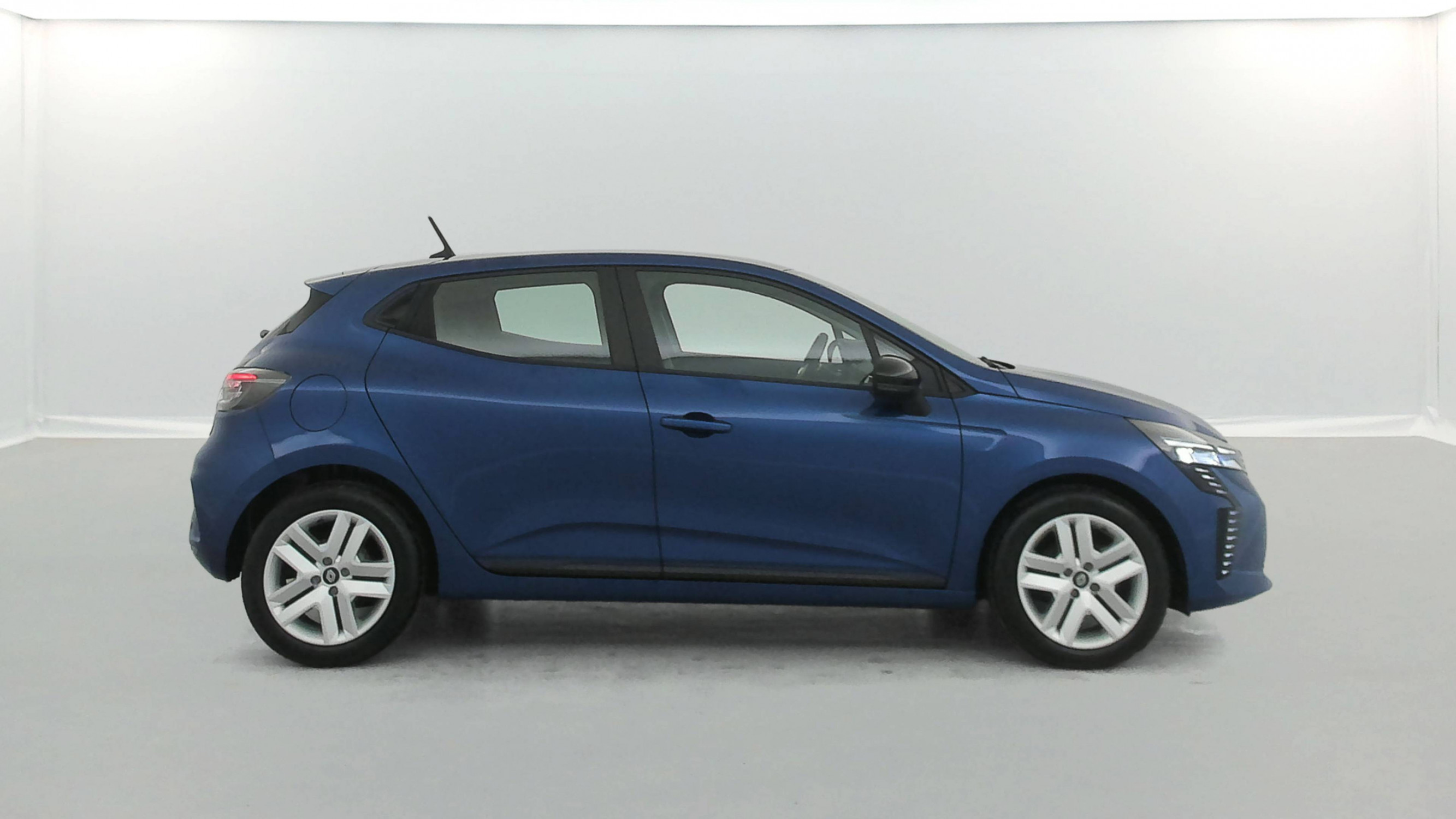 Vente en ligne Renault Clio 5 Clio TCe 90 au prix de 15 990 €