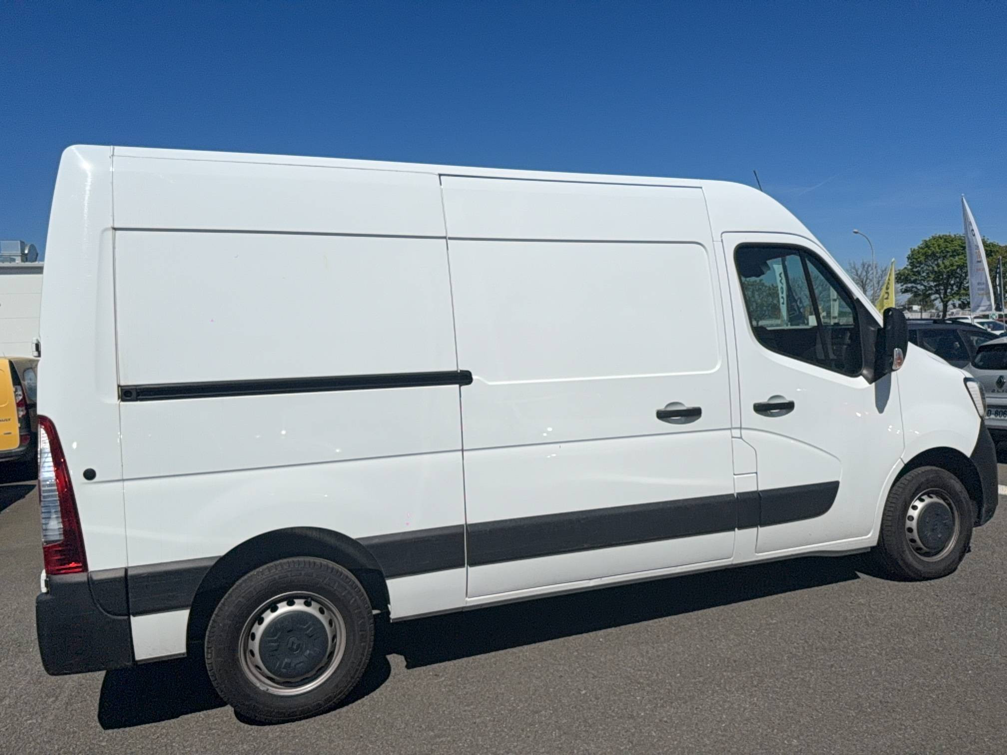 Vente en ligne Renault Master Fourgon MASTER FGN TRAC F3500 L2H2 BLUE DCI 135 au prix de 23 490 €