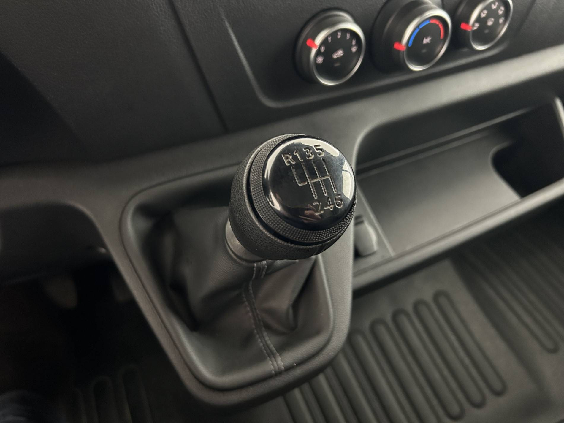 Vente en ligne Renault Master Fourgon MASTER FGN TRAC F3500 L3H3 BLUE DCI 135 au prix de 27 990 €