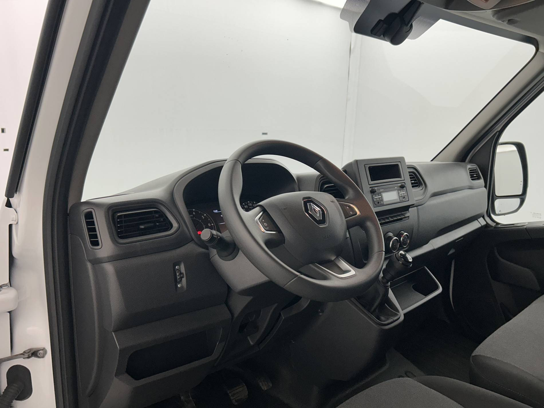 Vente en ligne Renault Master Fourgon MASTER FGN TRAC F3500 L3H3 BLUE DCI 135 au prix de 29 990 €