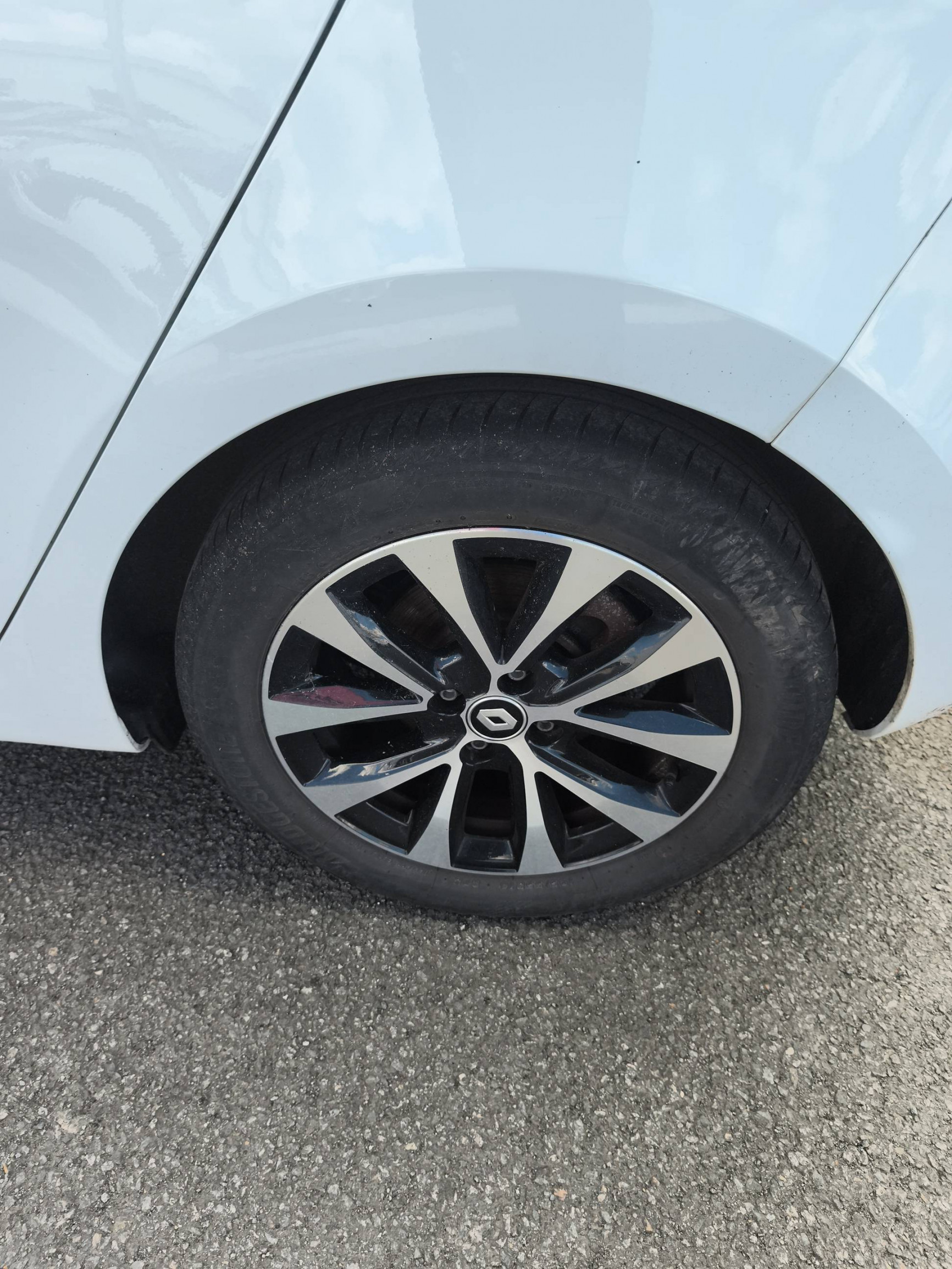 Vente en ligne Renault Clio 5 Clio E-Tech full hybrid 145 au prix de 16 290 €