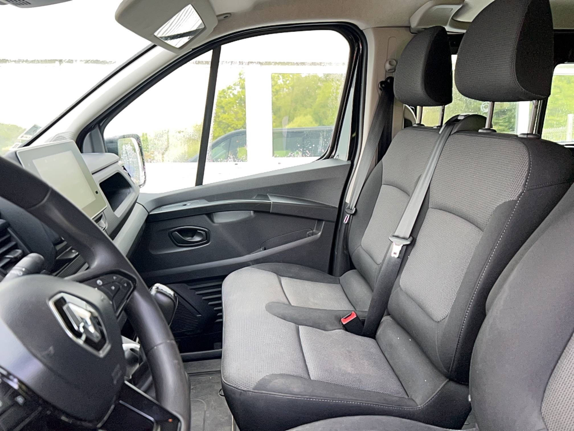 Vente en ligne Renault Trafic Cabine Approfondie TRAFIC CA L1H1 3000 KG BLUE DCI 150 EDC au prix de 23 990 €