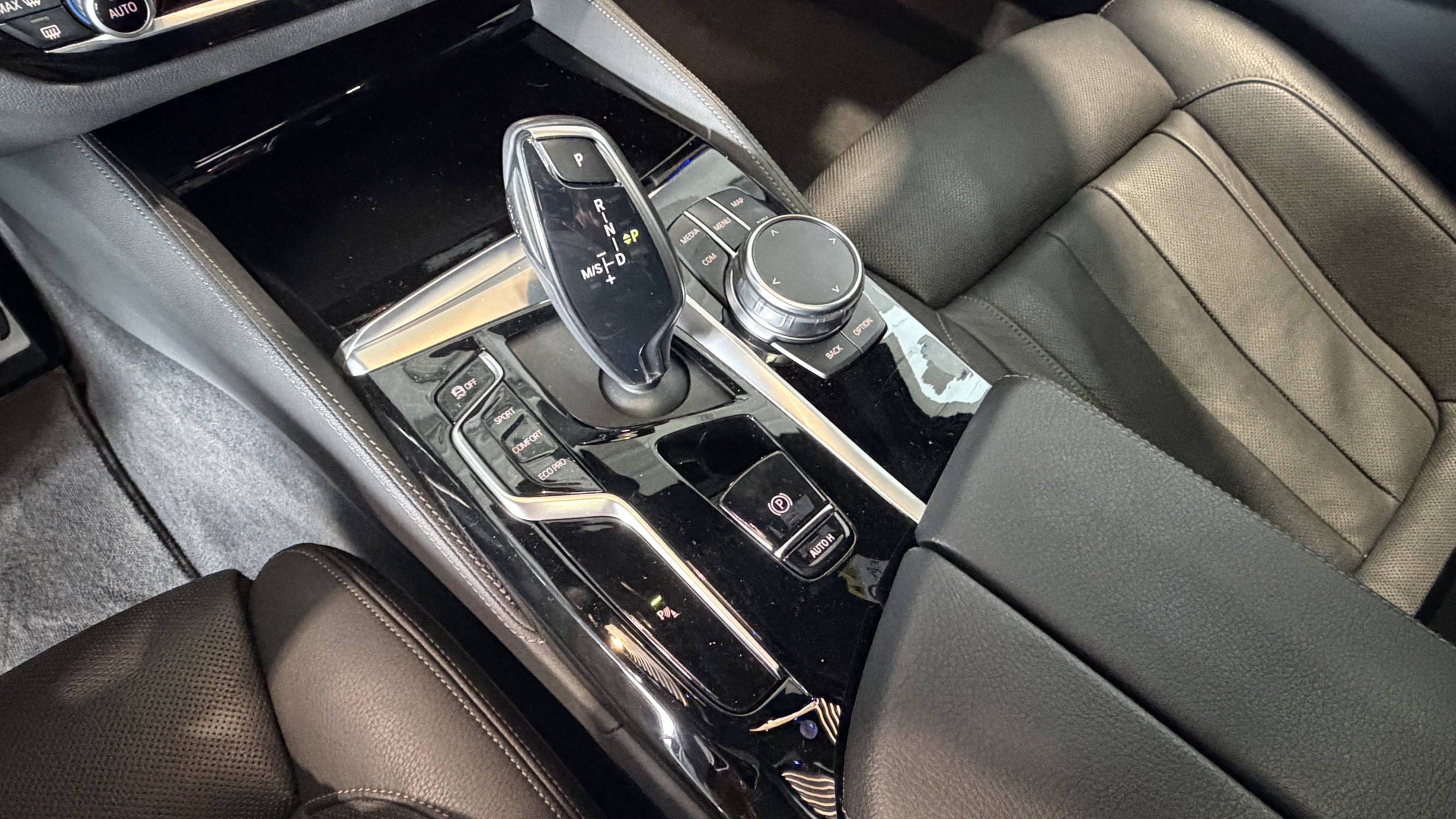 Vente en ligne Bmw Série 5 540d TwinPower Turbo xDrive 340 ch BVA8 au prix de 51 990 €