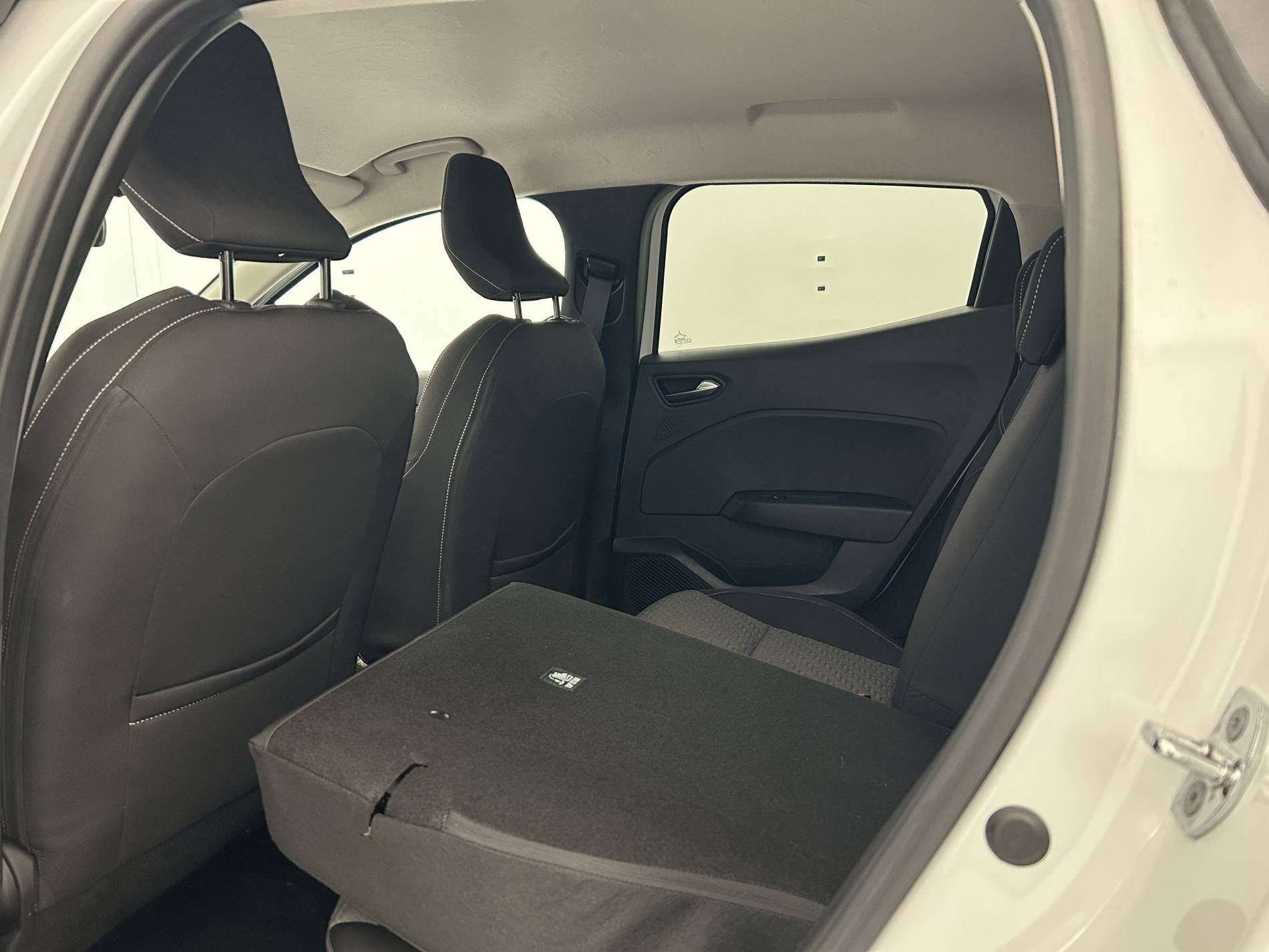 Vente en ligne Renault Clio 5 CLIO SOCIETE BLUE DCI 100 au prix de 14 990 €