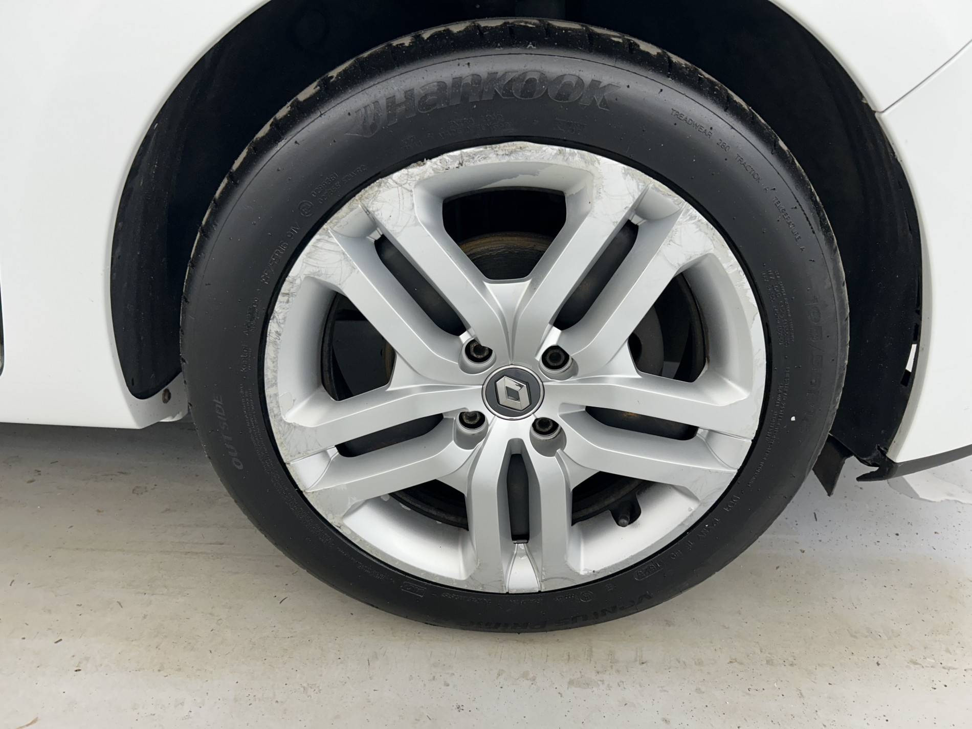 Vente en ligne Renault Clio 4 Clio dCi 75 E6C au prix de 10 890 €