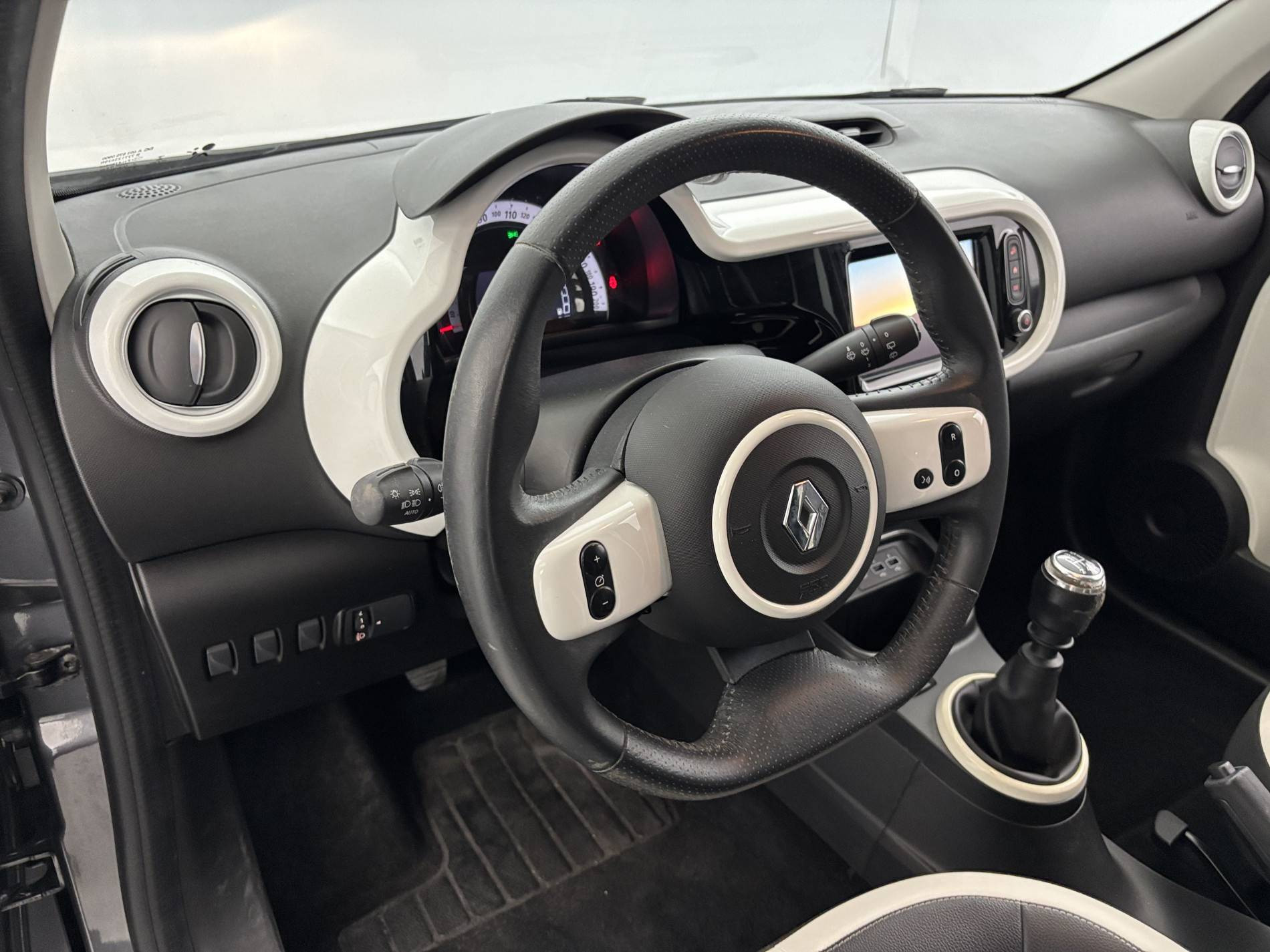 Vente en ligne Renault Twingo 3  TCe 95 au prix de 11 990 €