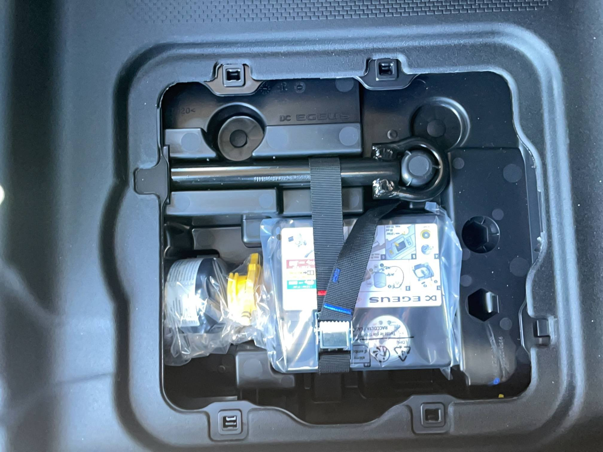 Vente en ligne Renault Kangoo Van E-Tech  FG TOLE L1 AC22/DC80 GSR2 au prix de 29 991 €