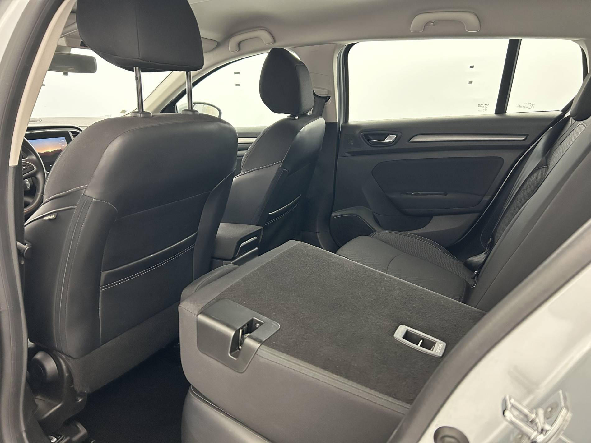 Vente en ligne Renault Megane 4 Estate  Blue dCi 115 EDC au prix de 17 990 €