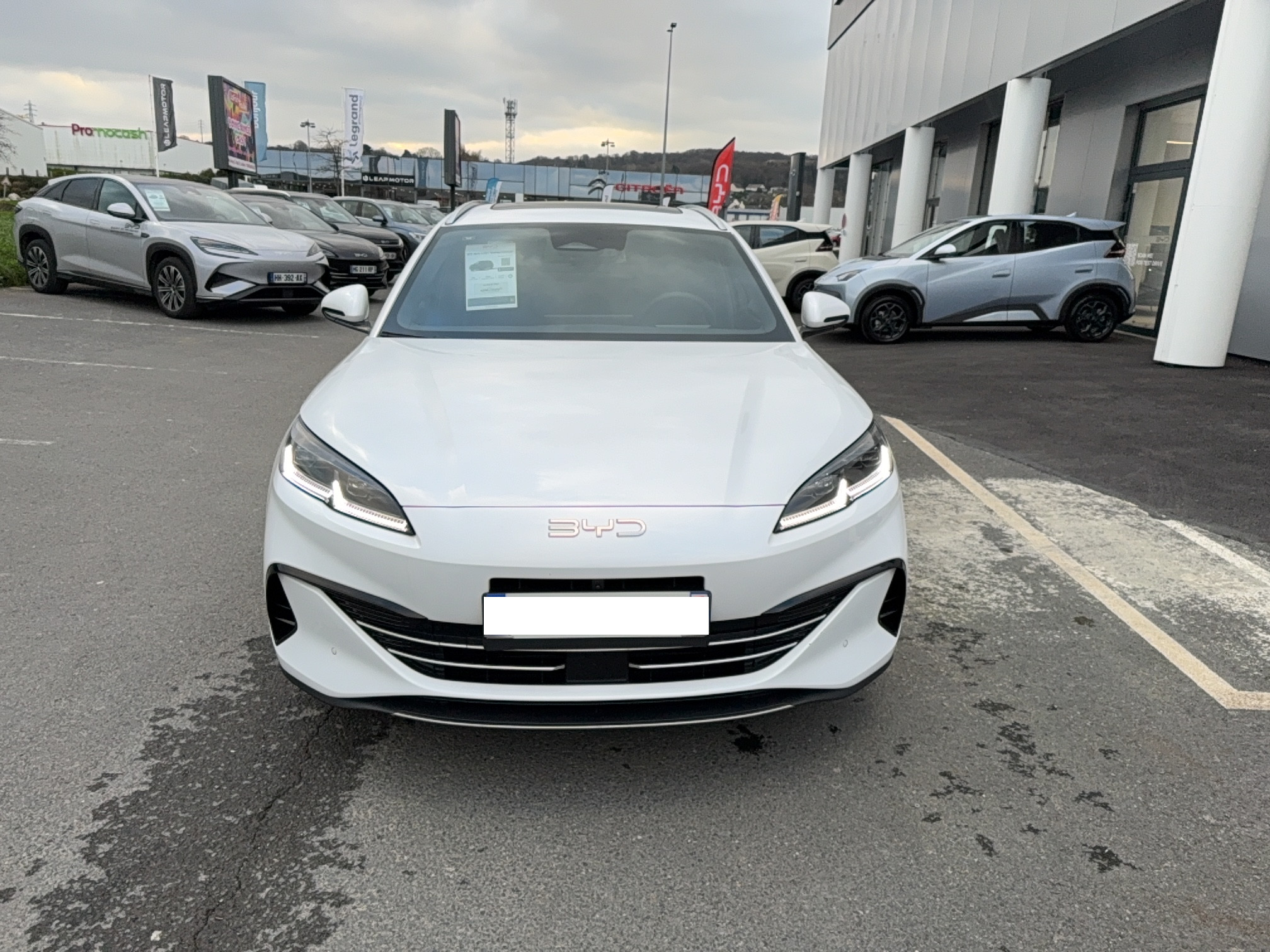 Vente en ligne Byd Seal 6 DM-i Touring  1.5l DM-i 156 kW PHEV au prix de 36 390 €