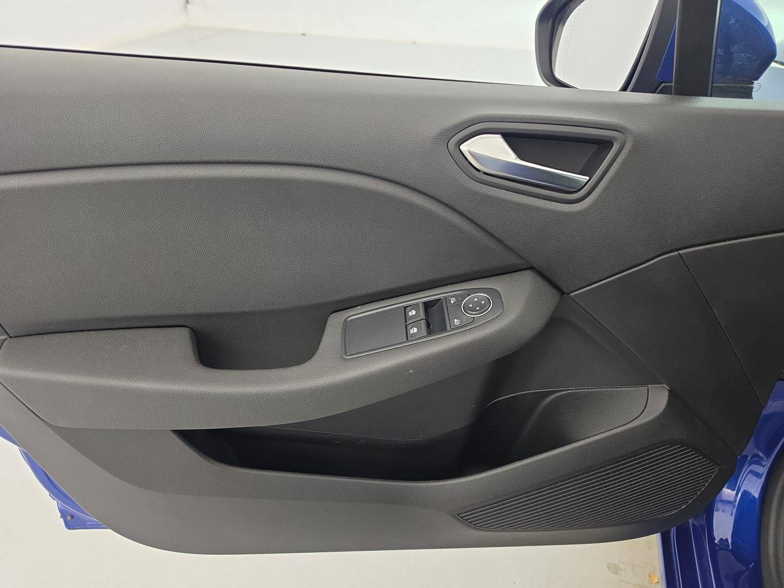 Vente en ligne Renault Clio 5 Clio E-Tech 140 - 21N au prix de 15 990 €