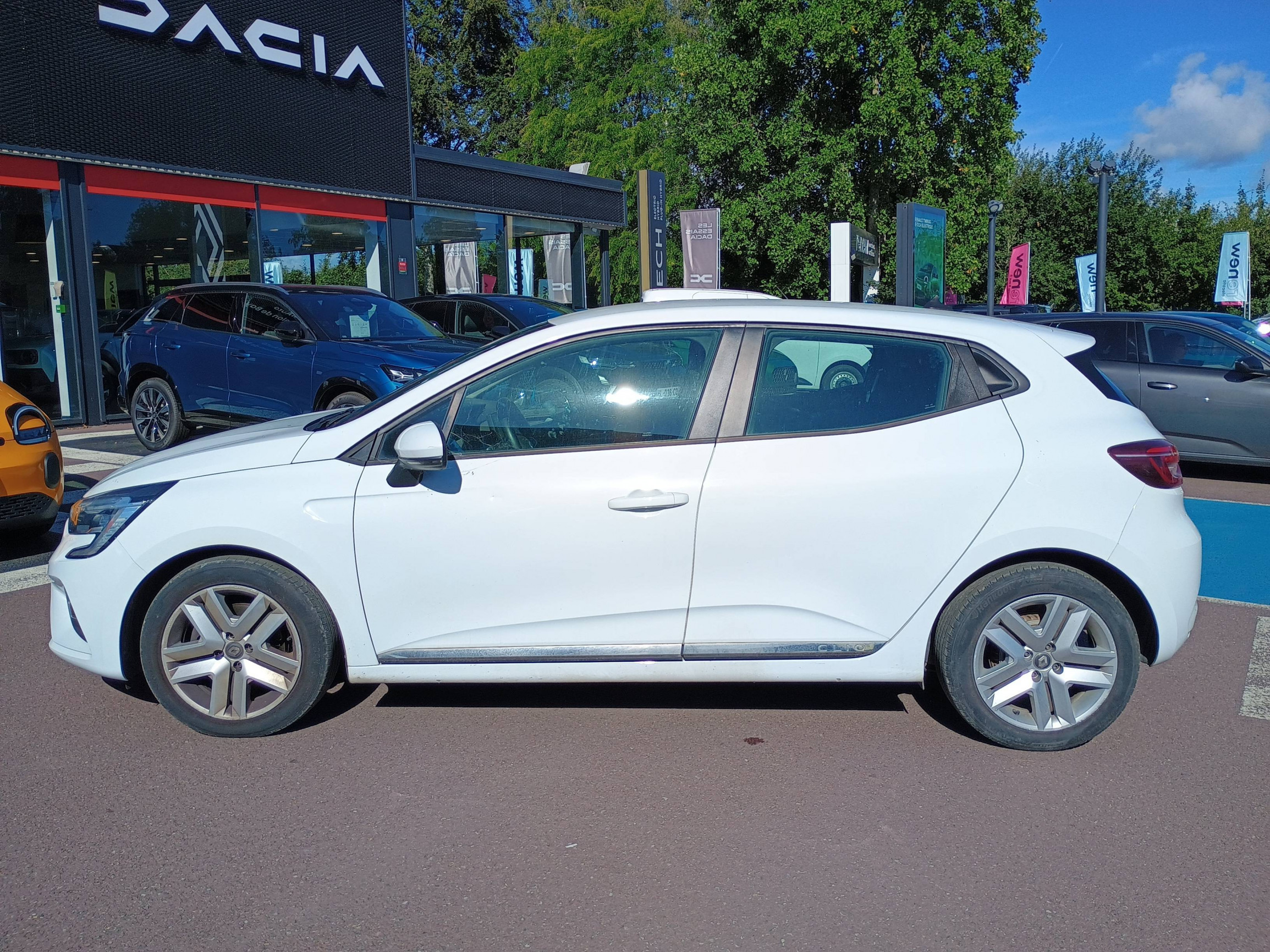 Vente en ligne Renault Clio 5 Clio Blue dCi 85 au prix de 12 590 €