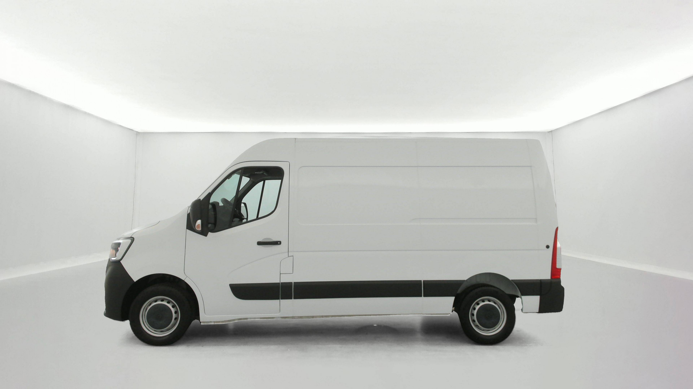 Vente en ligne Renault Master Fourgon MASTER FGN TRAC F3500 L2H2 BLUE DCI 135 au prix de 23 590 €