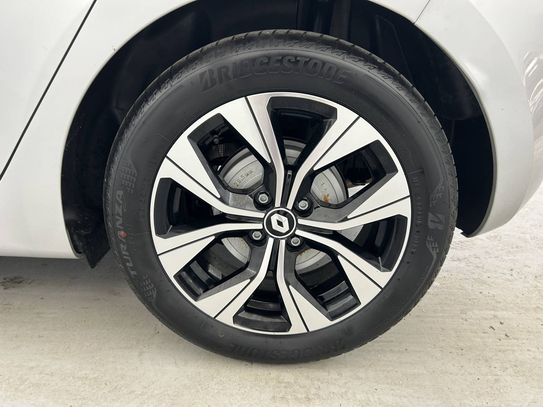 Vente en ligne Renault Clio 5 Clio E-Tech full hybrid 145 au prix de 17 490 €