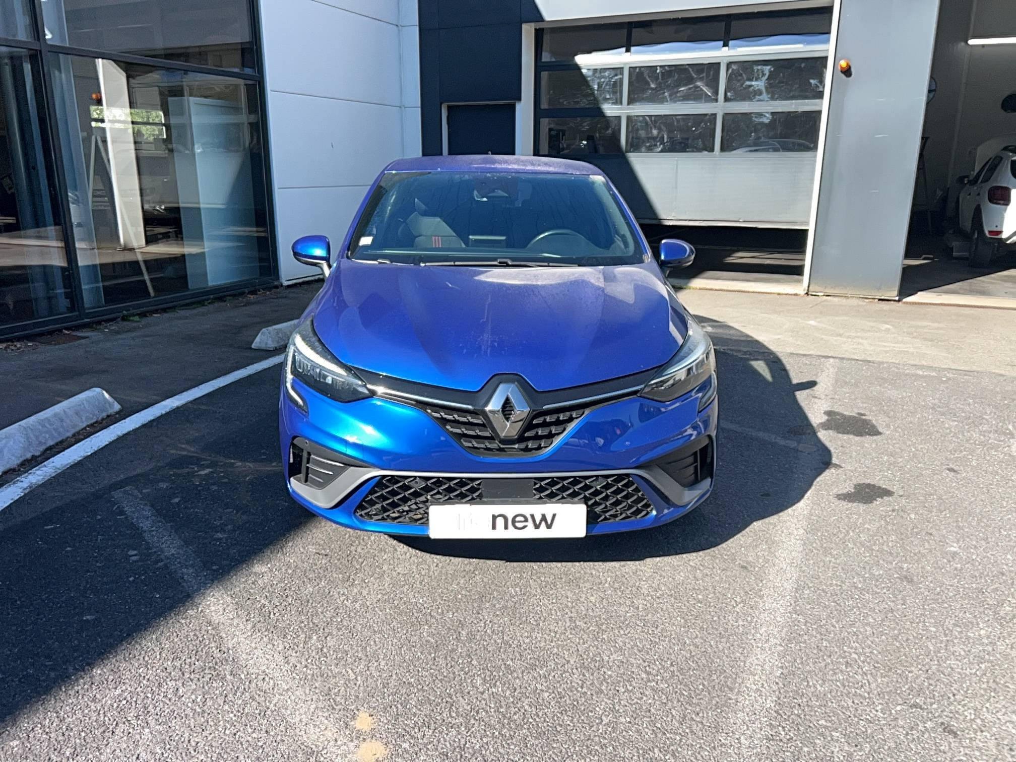 Vente en ligne Renault Clio 5 Clio E-Tech 140 - 21N au prix de 17 490 €