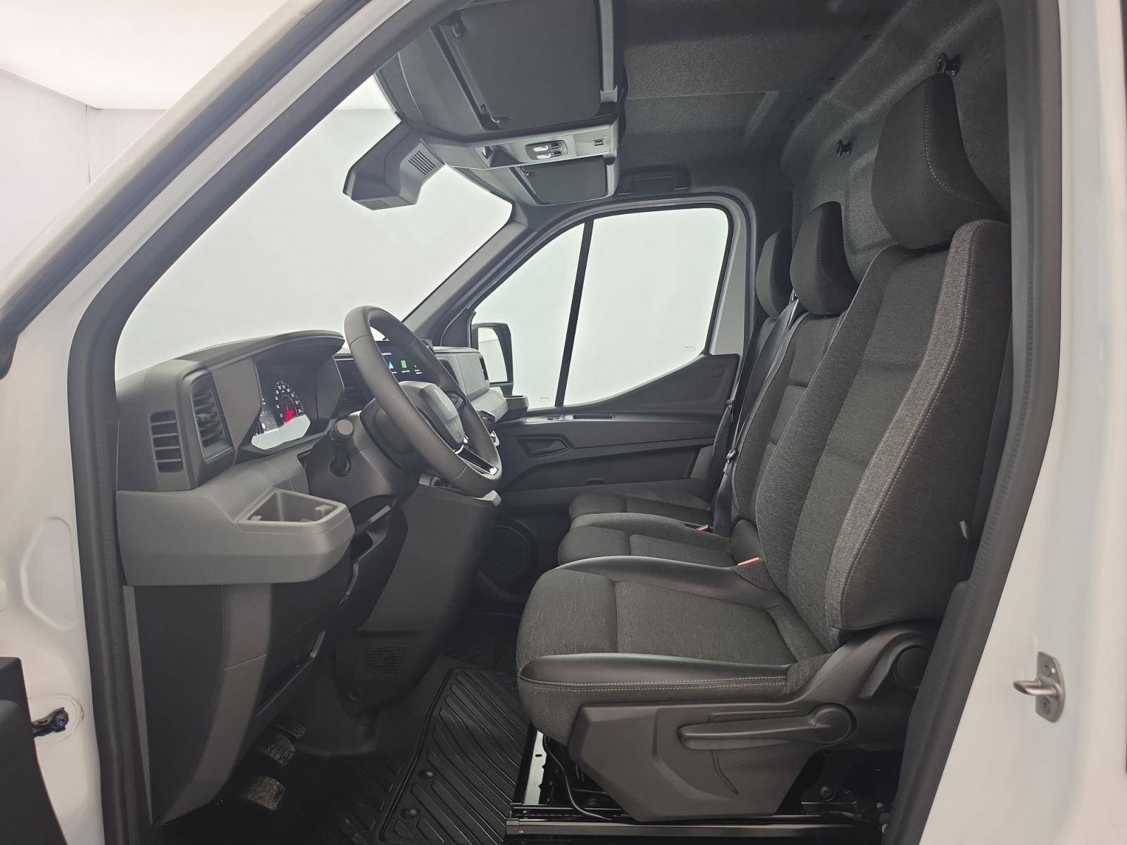 Vente en ligne Renault Master Fourgon MASTER FG BLUE DCI 130 L2H2 3T5 TR au prix de 28 490 €