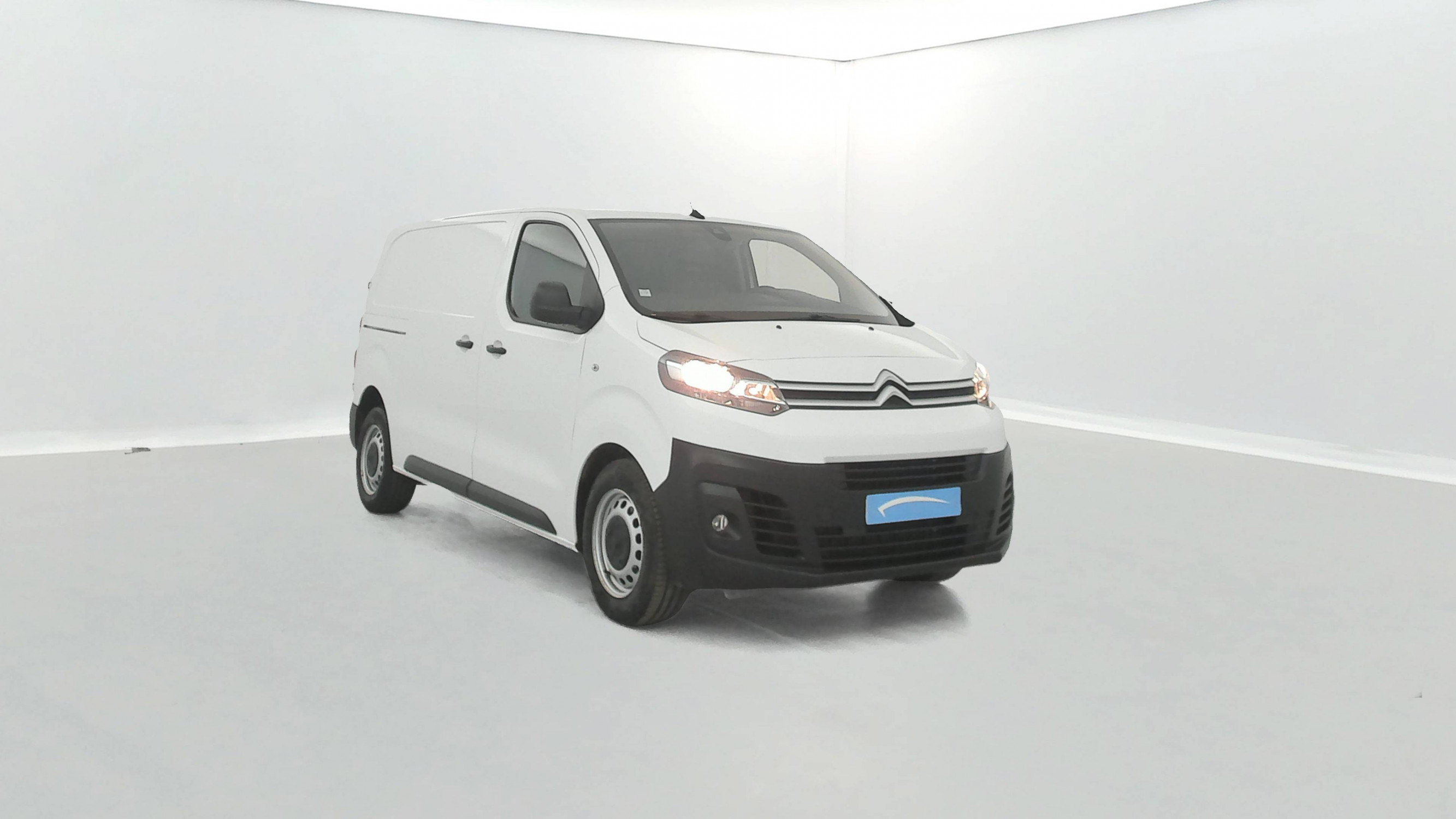 Vente en ligne Citroën Jumper Fourgon JUMPY FGN M BLUEHDI 120 S&S BVM6 au prix de 19 490 €