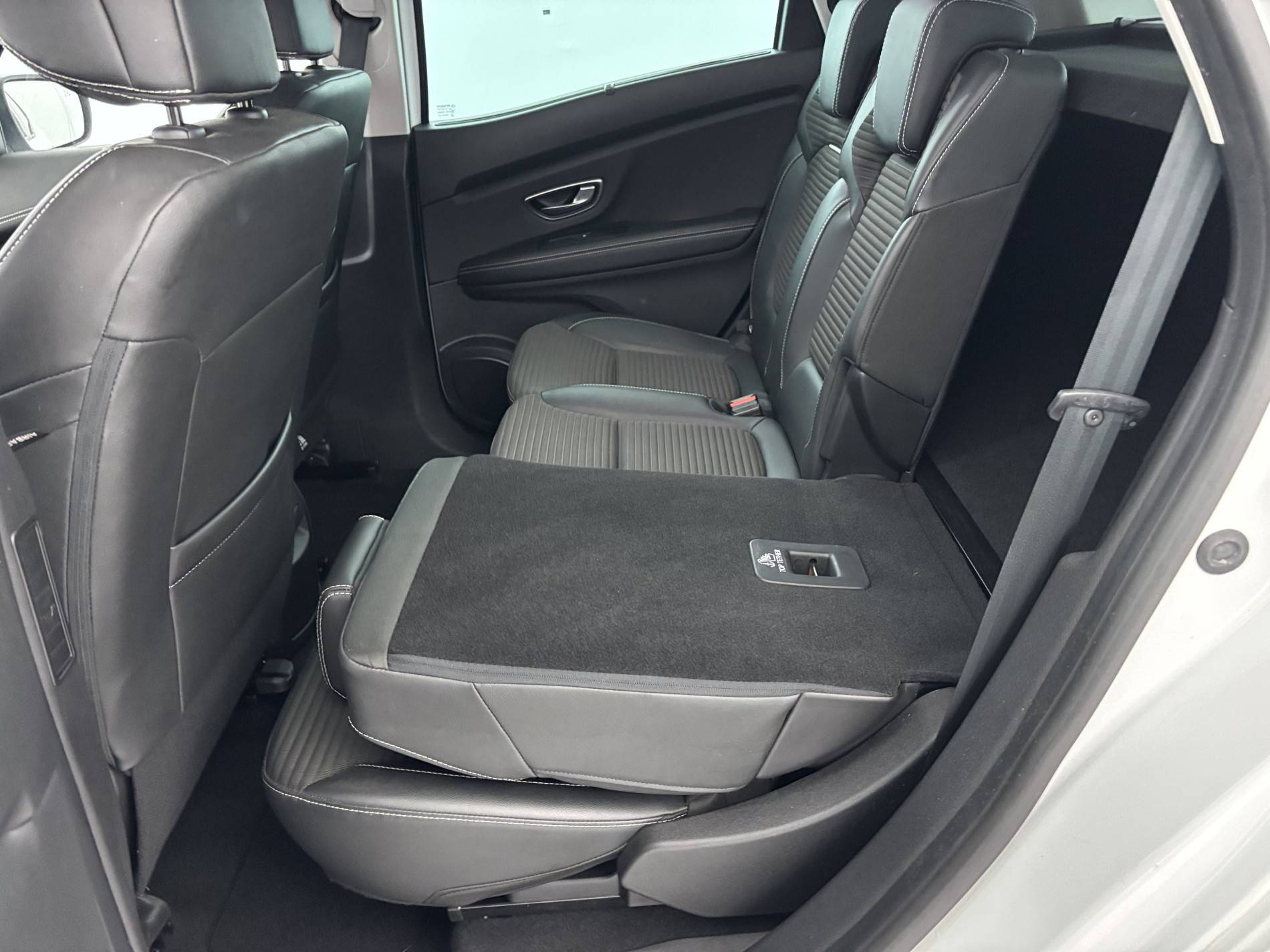Vente en ligne Renault Scenic 4 Scenic Blue dCi 120 au prix de 16 900 €