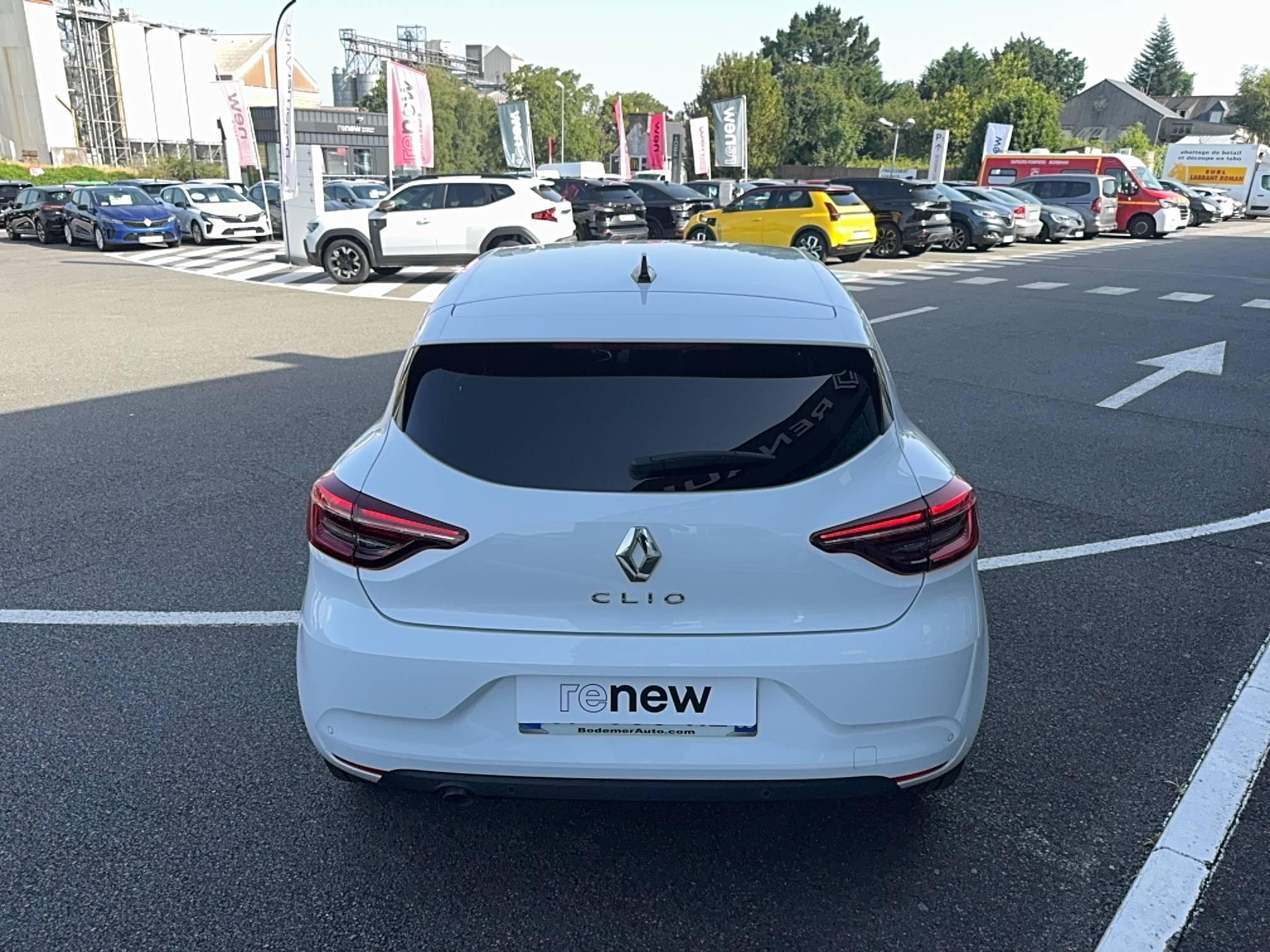 Vente en ligne Renault Clio 5 Clio TCe 90 au prix de 13 990 €