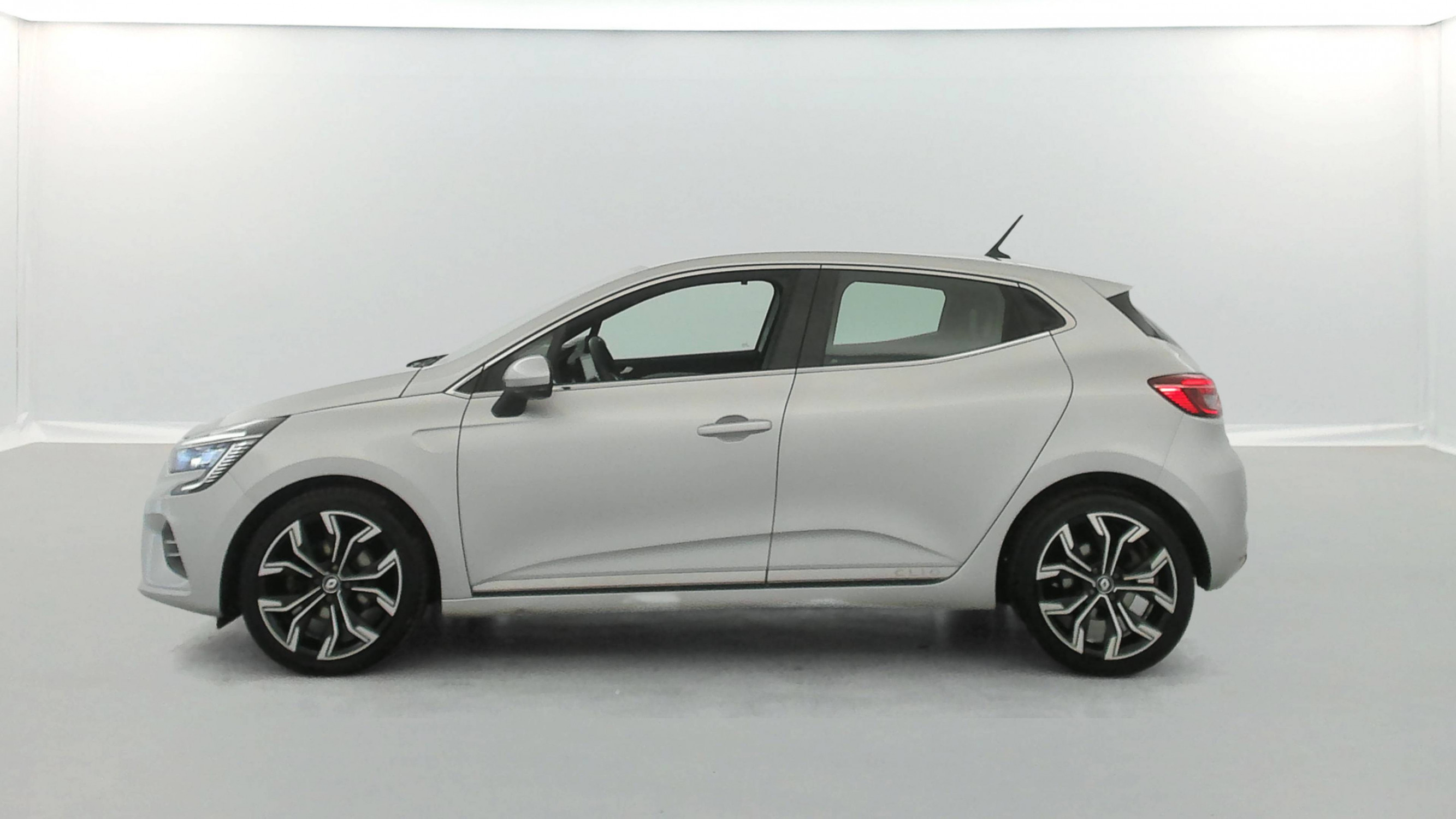 Vente en ligne Renault Clio 5 Clio TCe 140 - 21N au prix de 15 790 €