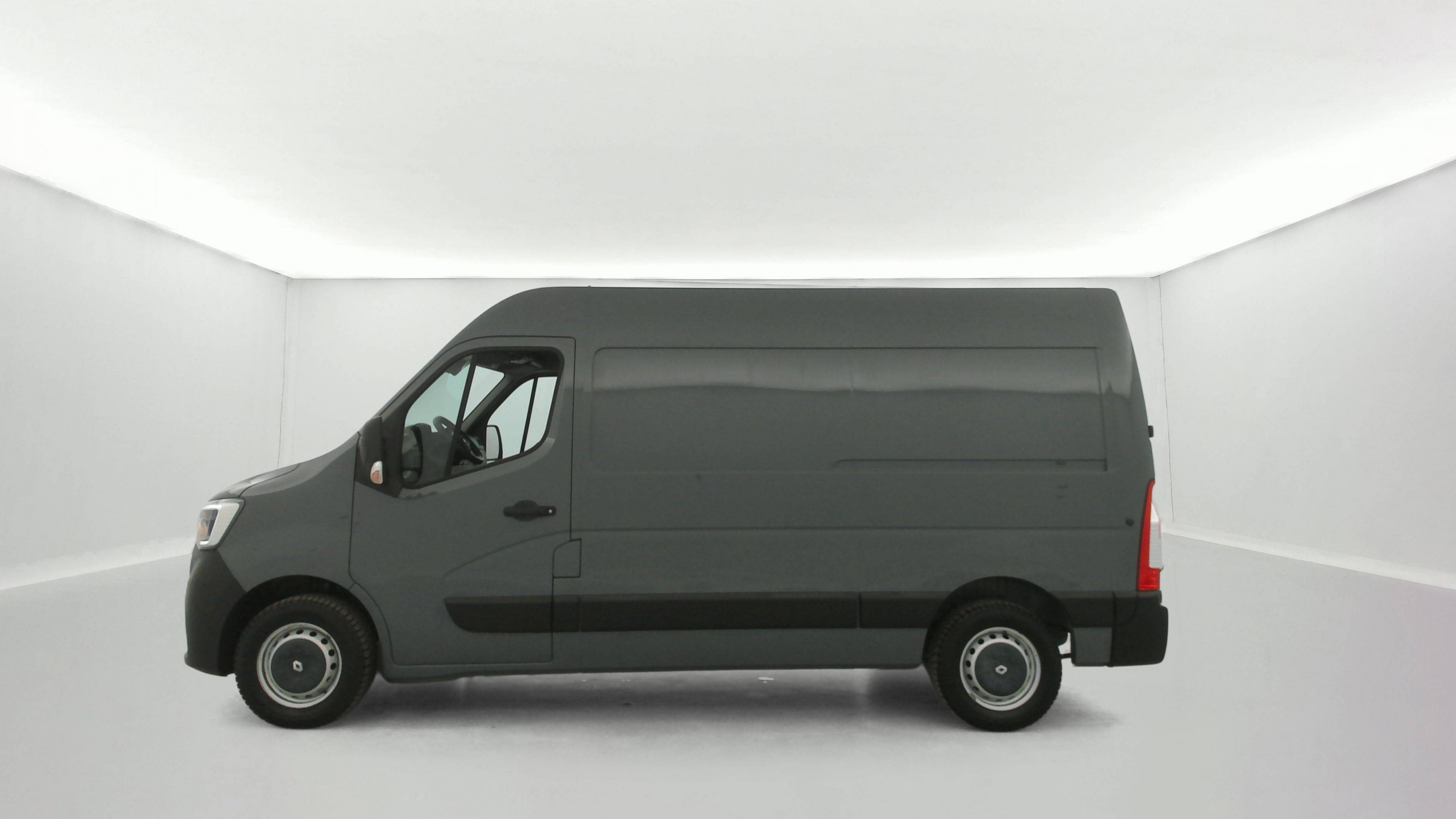 Vente en ligne Renault Master Fourgon MASTER FGN TRAC F3500 L2H2 DCI 135 au prix de 18 999 €