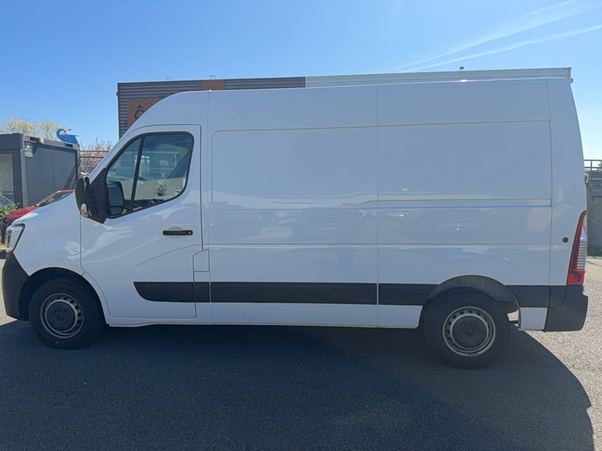 Vente en ligne Renault Master Fourgon MASTER FGN TRAC F3500 L2H2 BLUE DCI 135 au prix de 23 490 €