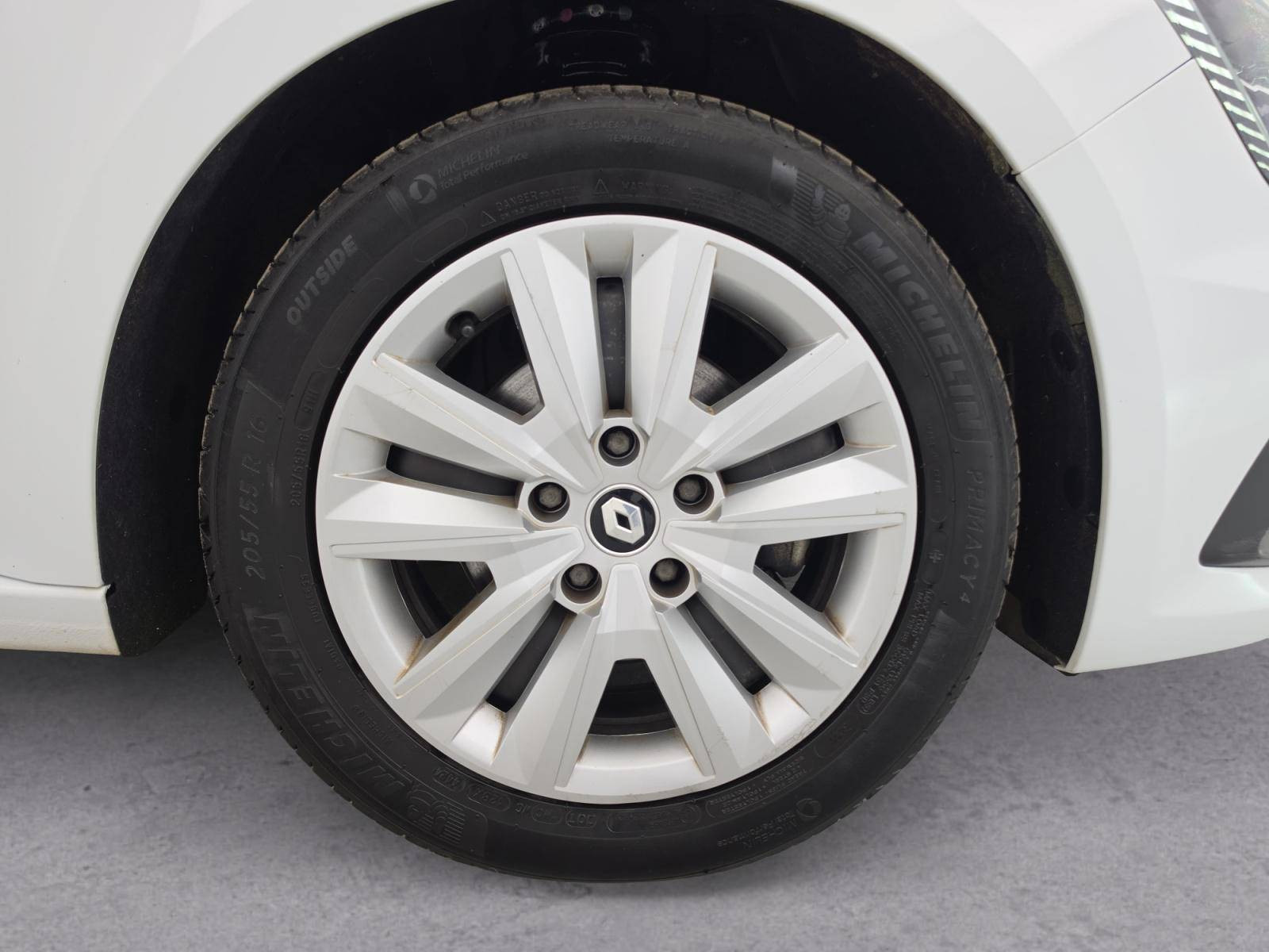 Vente en ligne Renault Megane 4  BLUE DCI 115 au prix de 13 900 €