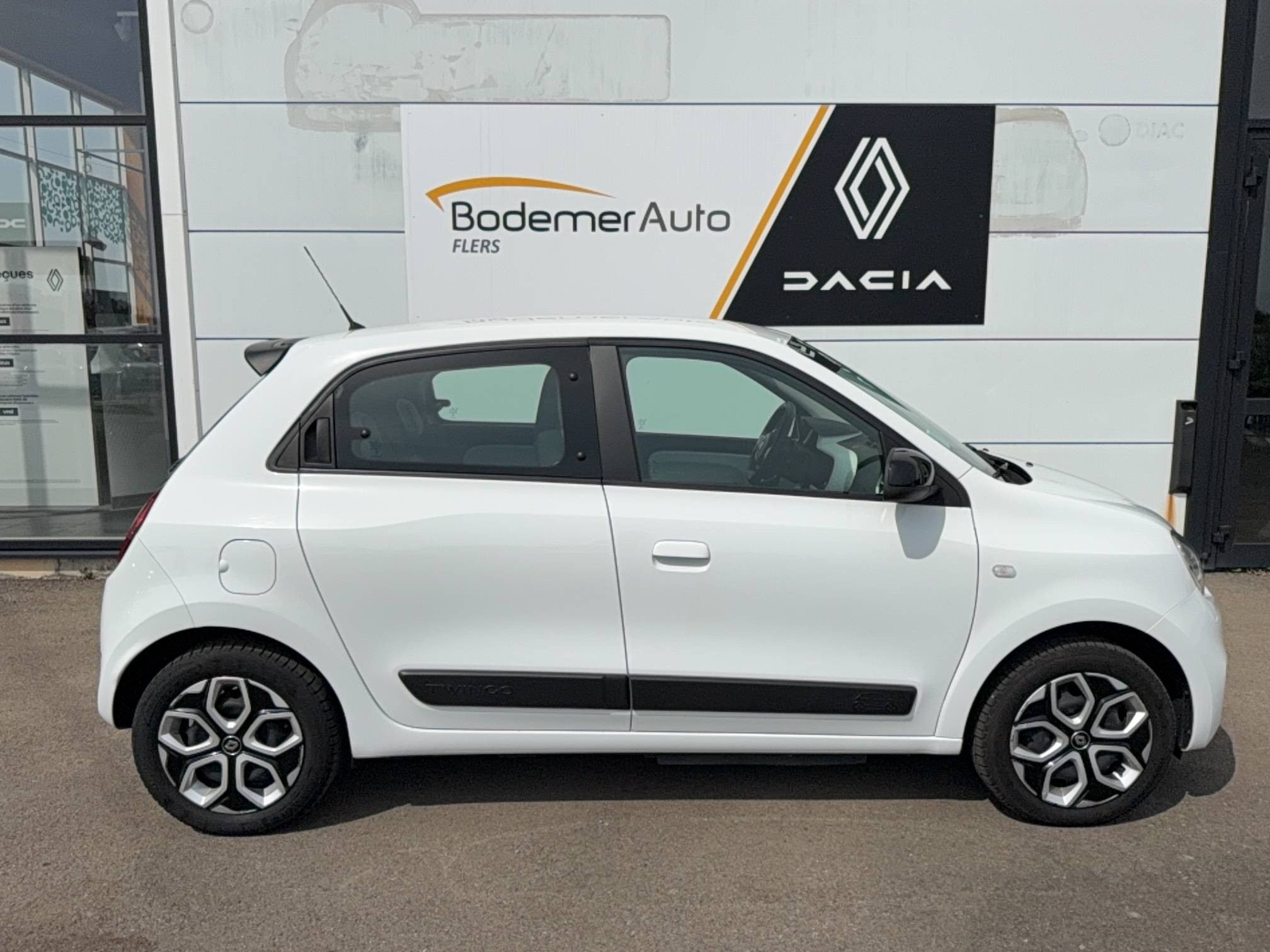 Vente en ligne Renault Twingo Electrique Twingo III E-Tech au prix de 10 990 €