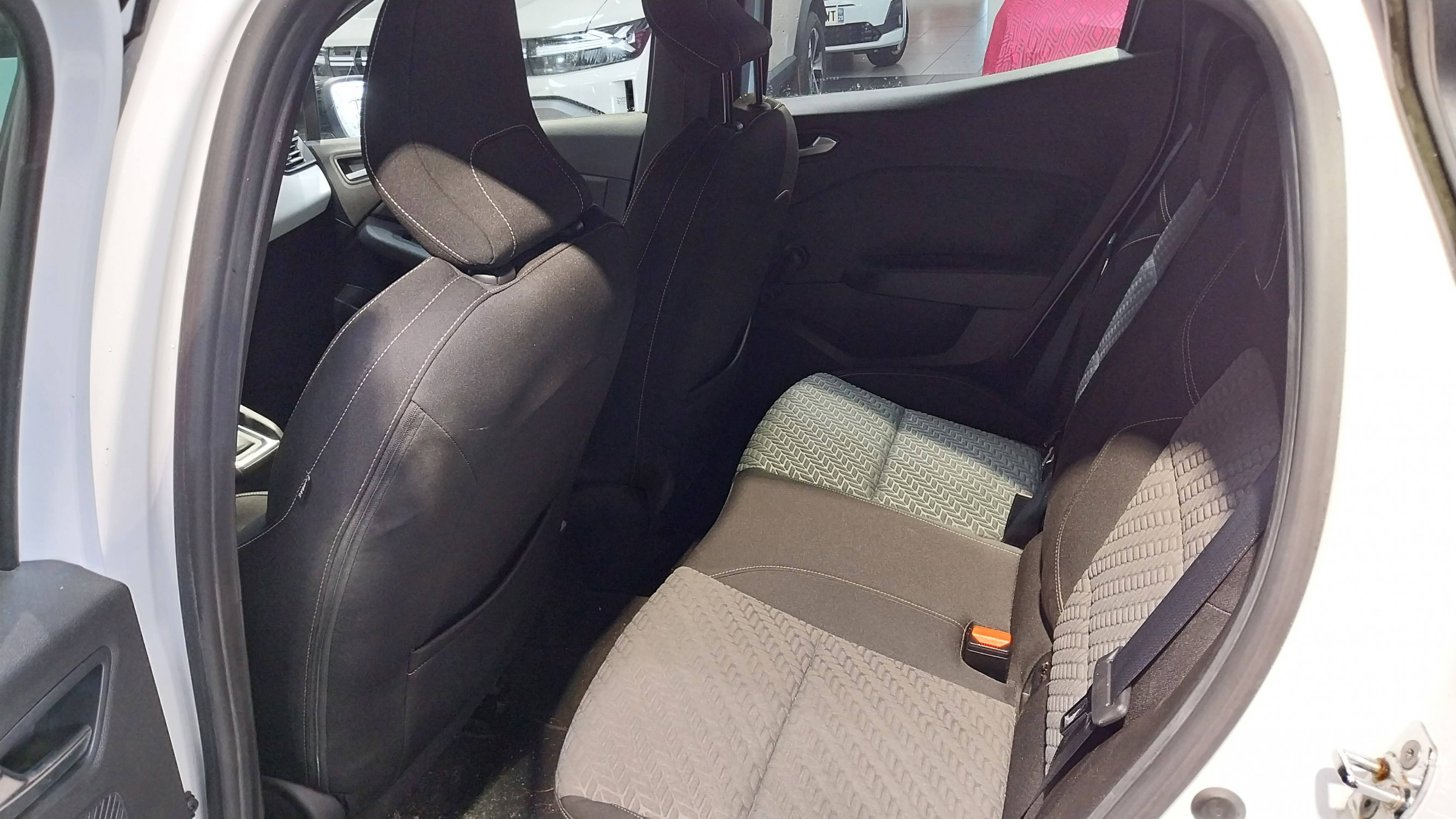 Vente en ligne Renault Clio 5 Clio E-Tech 140 - 21 au prix de 14 990 €