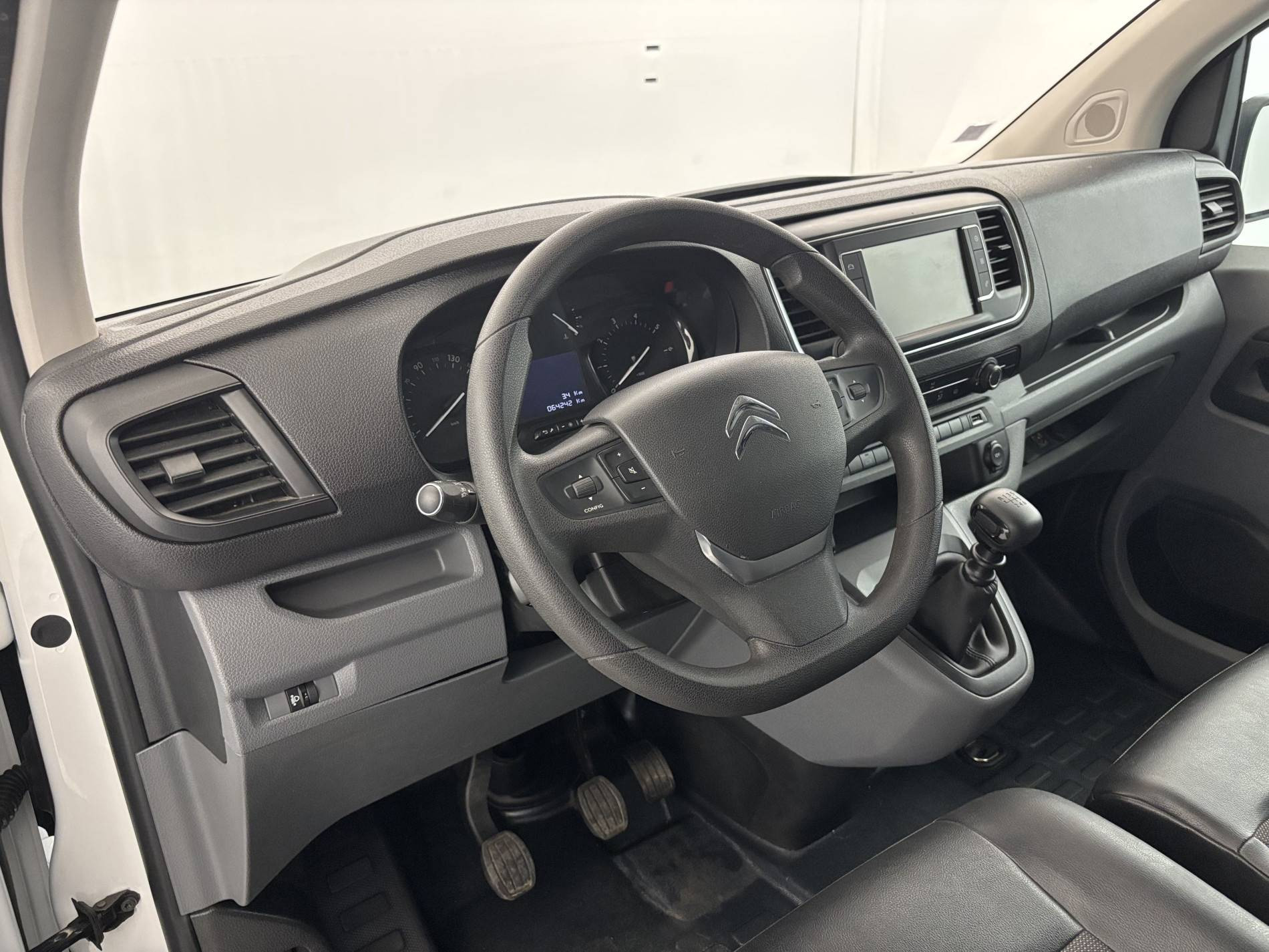 Vente en ligne Citroën Jumper Fourgon JUMPY FGN M BLUEHDI 120 S&S BVM6 au prix de 19 490 €