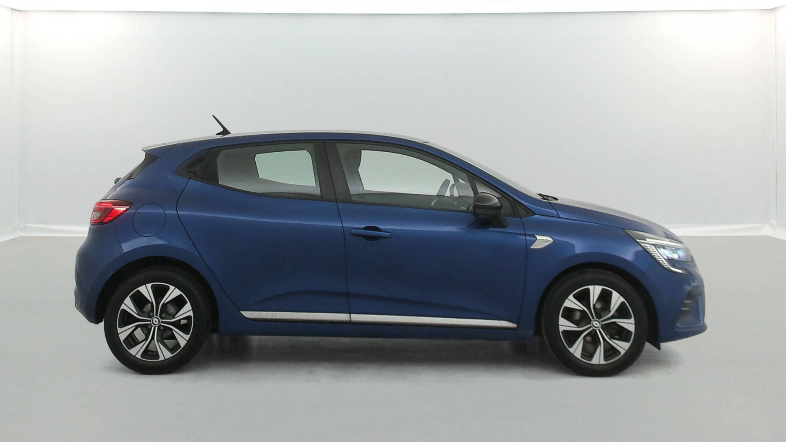 Vente en ligne Renault Clio 5 Clio TCe 90 - 21N au prix de 13 790 €