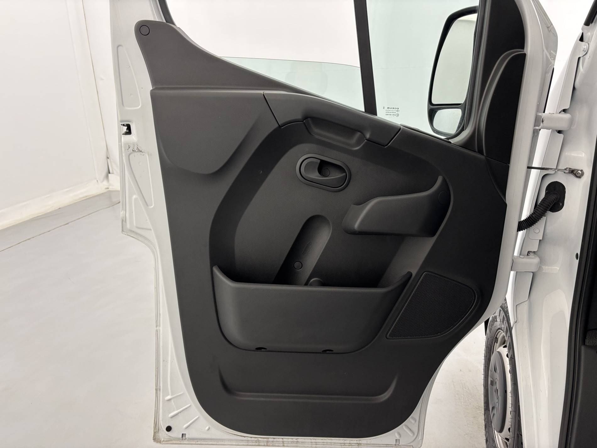 Vente en ligne Renault Master Fourgon MASTER FGN TRAC F3500 L2H2 BLUE DCI 135 au prix de 22 990 €