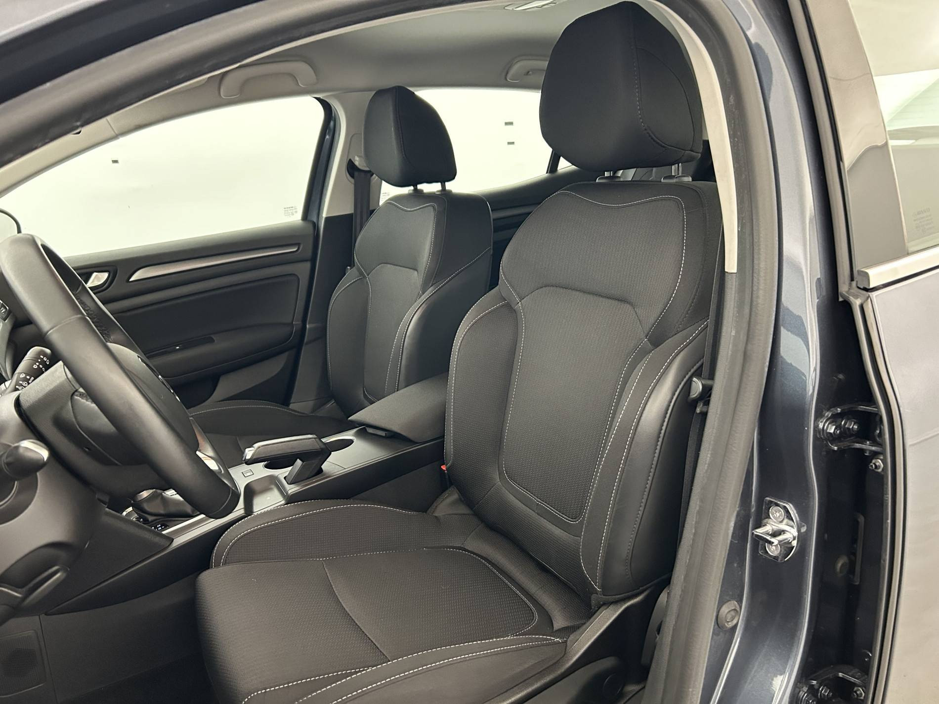 Vente en ligne Renault Megane 4 Mégane IV Berline Blue dCi 115 EDC au prix de 13 790 €