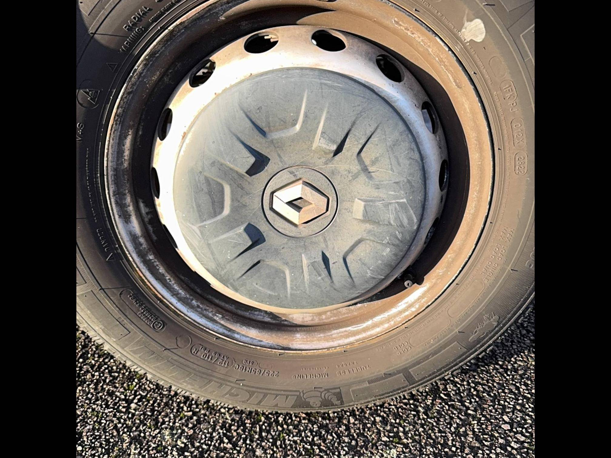 Vente en ligne Renault Master 3 Châssis Cabine MASTER CC L2 3.5t 2.3 dCi 130 E6 BENNE au prix de 22 990 €