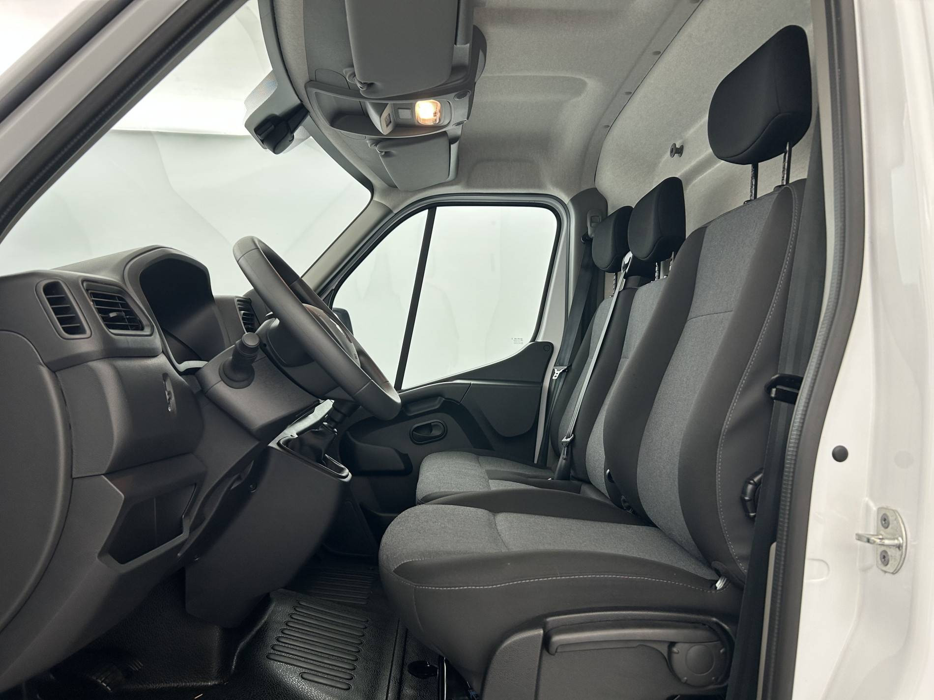Vente en ligne Renault Master Fourgon MASTER FGN TRAC F3500 L2H2 BLUE DCI 135 au prix de 24 990 €