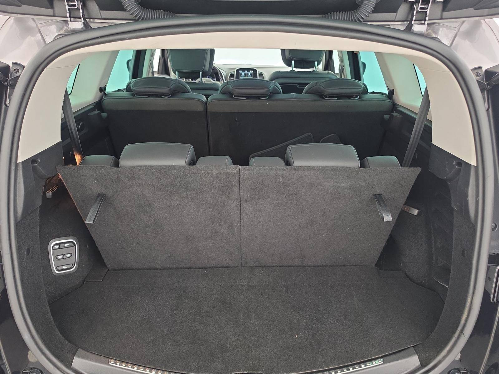 Vente en ligne Renault Grand Scenic 4 Grand Scenic Blue dCi 150 EDC au prix de 18 990 €