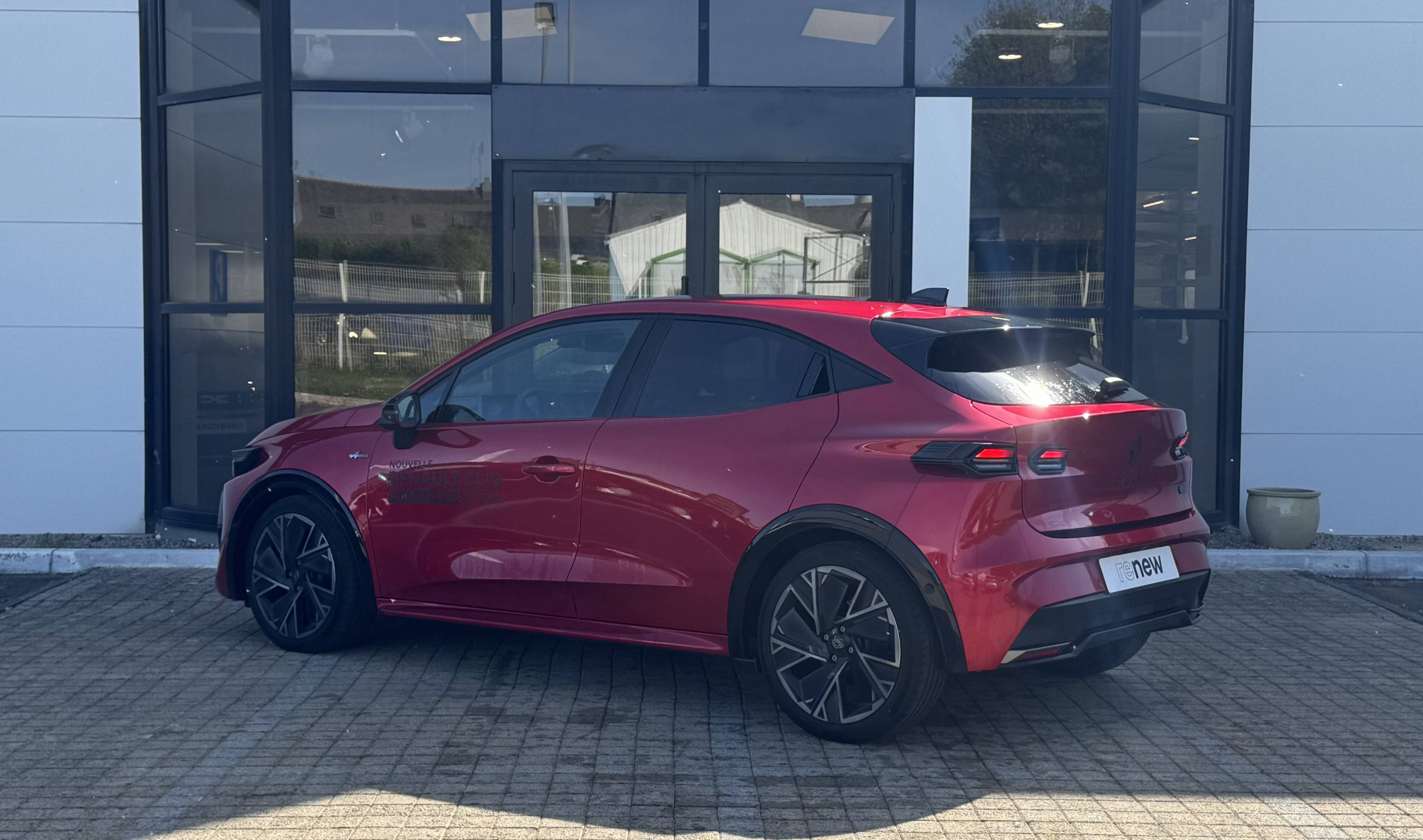 Vente en ligne Renault Clio 6 Clio E-Tech full hybrid 160 ch au prix de 29 290 €