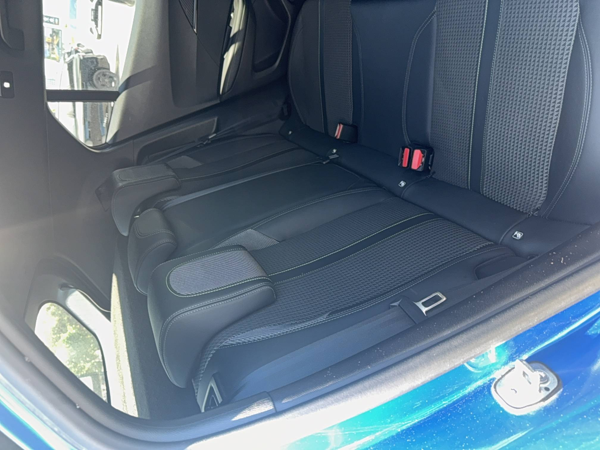 Vente en ligne Peugeot E-2008  136 ch au prix de 11 990 €