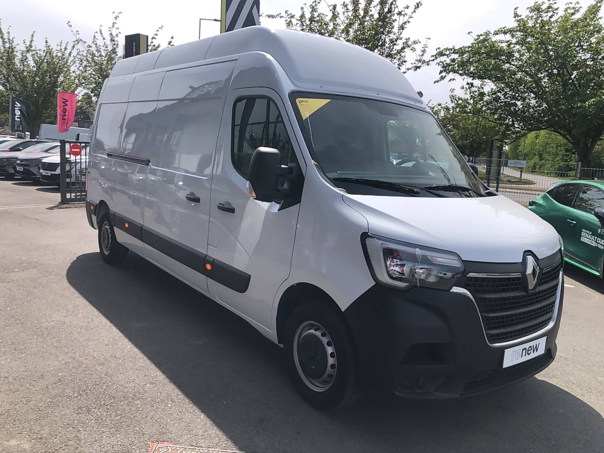 Vente en ligne Renault Master Fourgon MASTER FGN TRAC F3500 L3H3 BLUE DCI 135 au prix de 30 990 €