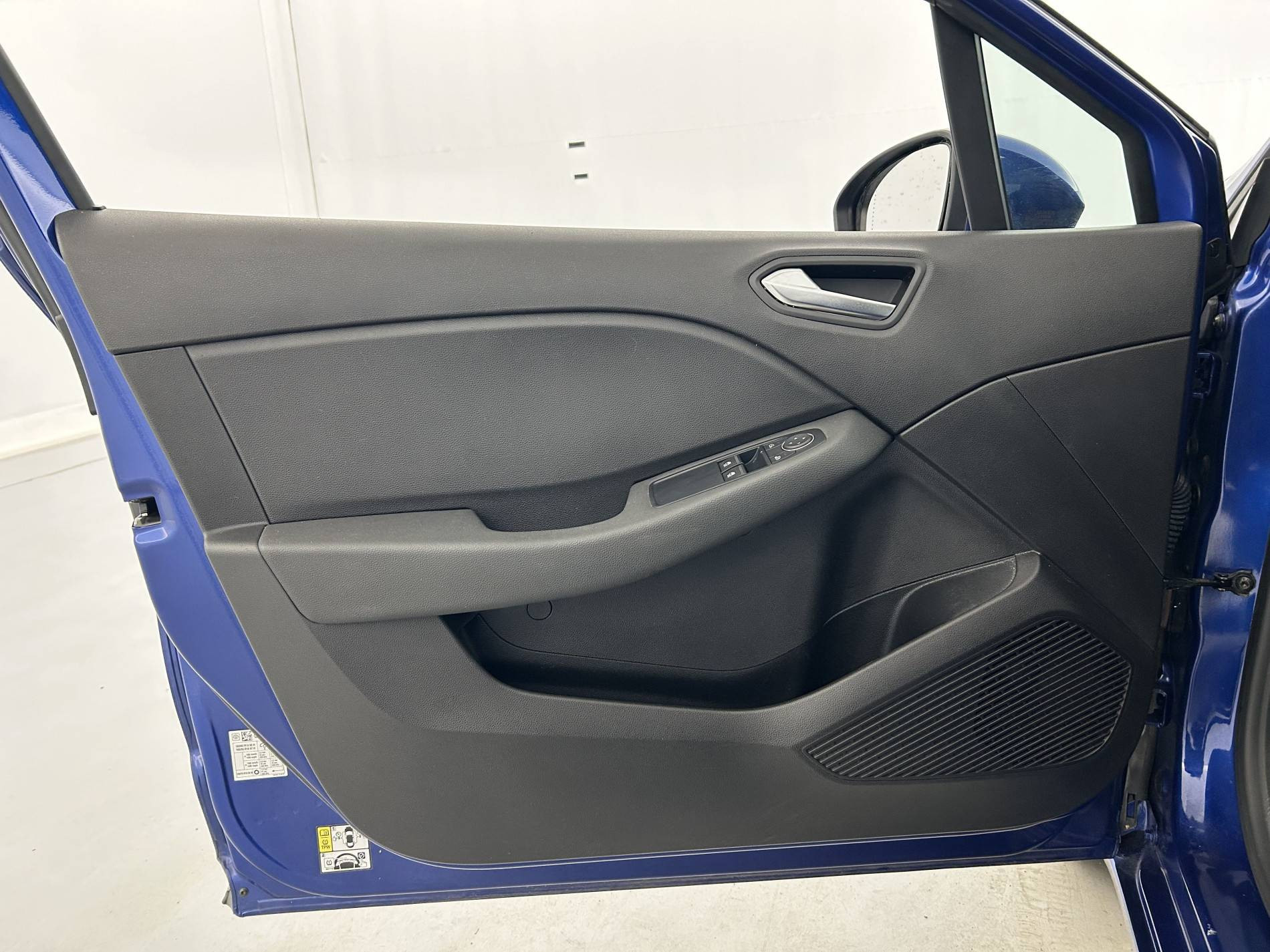 Vente en ligne Renault Clio 5 Clio E-Tech 140 - 21N au prix de 16 350 €