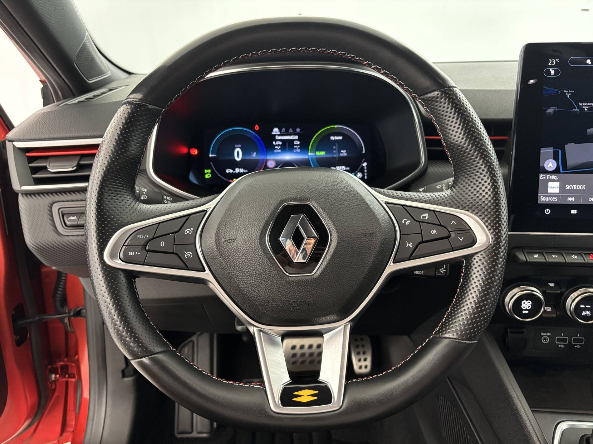 Vente en ligne Renault Clio 5 Clio E-Tech 140 - 21N au prix de 18 390 €