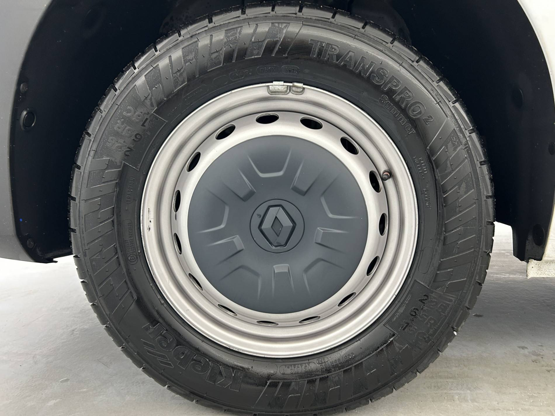 Vente en ligne Renault Master Fourgon MASTER FGN TRAC F3500 L2H2 BLUE DCI 135 au prix de 23 790 €